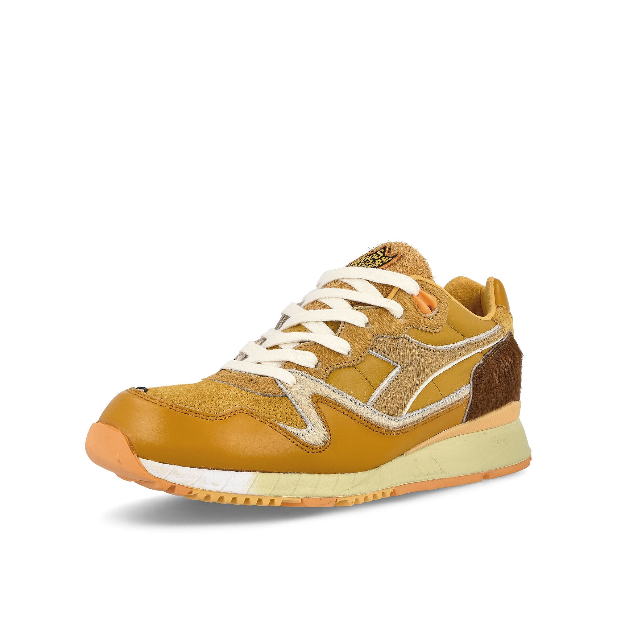 Diadora V7000 Amigos Para Low Top Sneakers Close Up | Overkill
