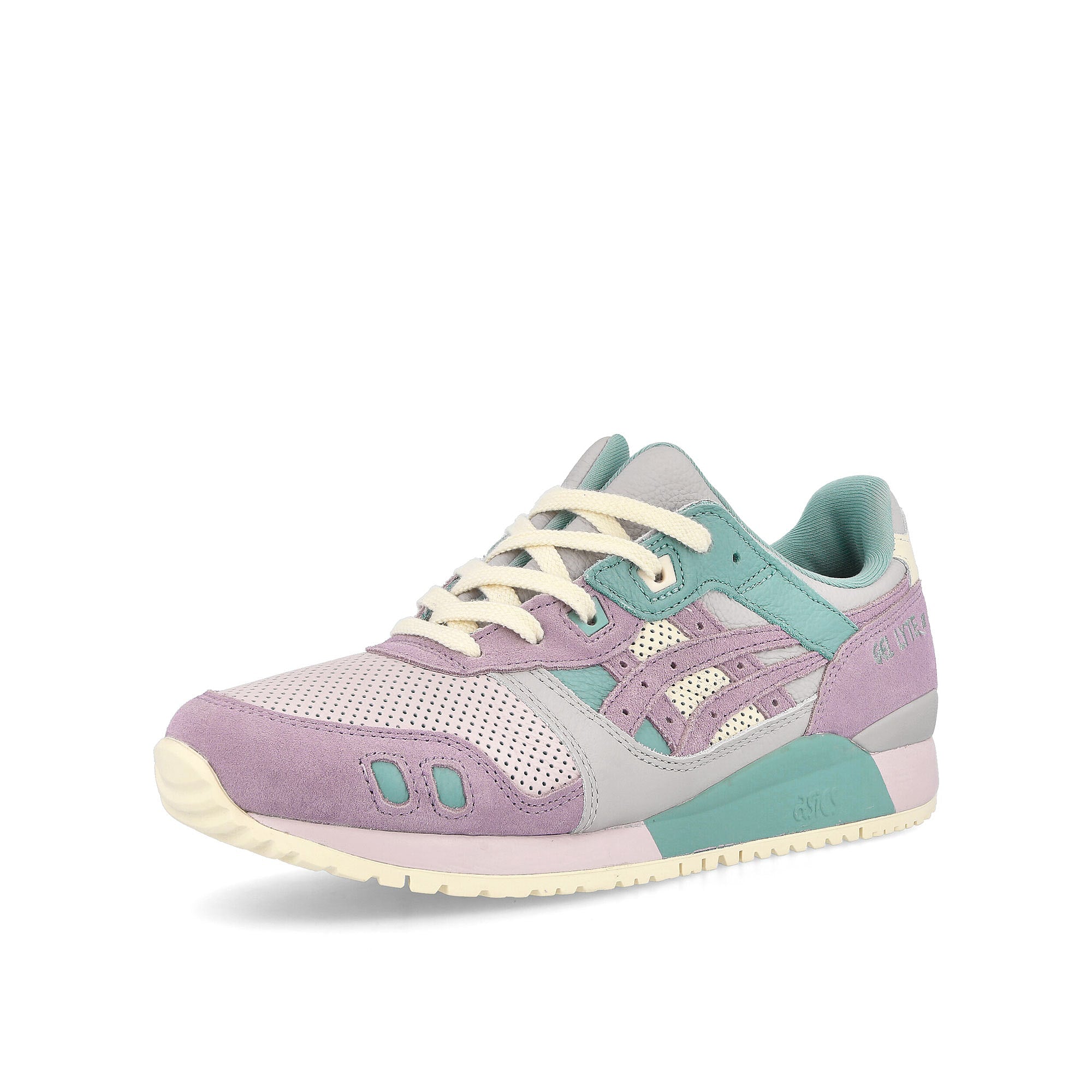Asics gel lyte iii og Barely Rose / Rosequartz Low Top Sneakers Close Up | Overkill