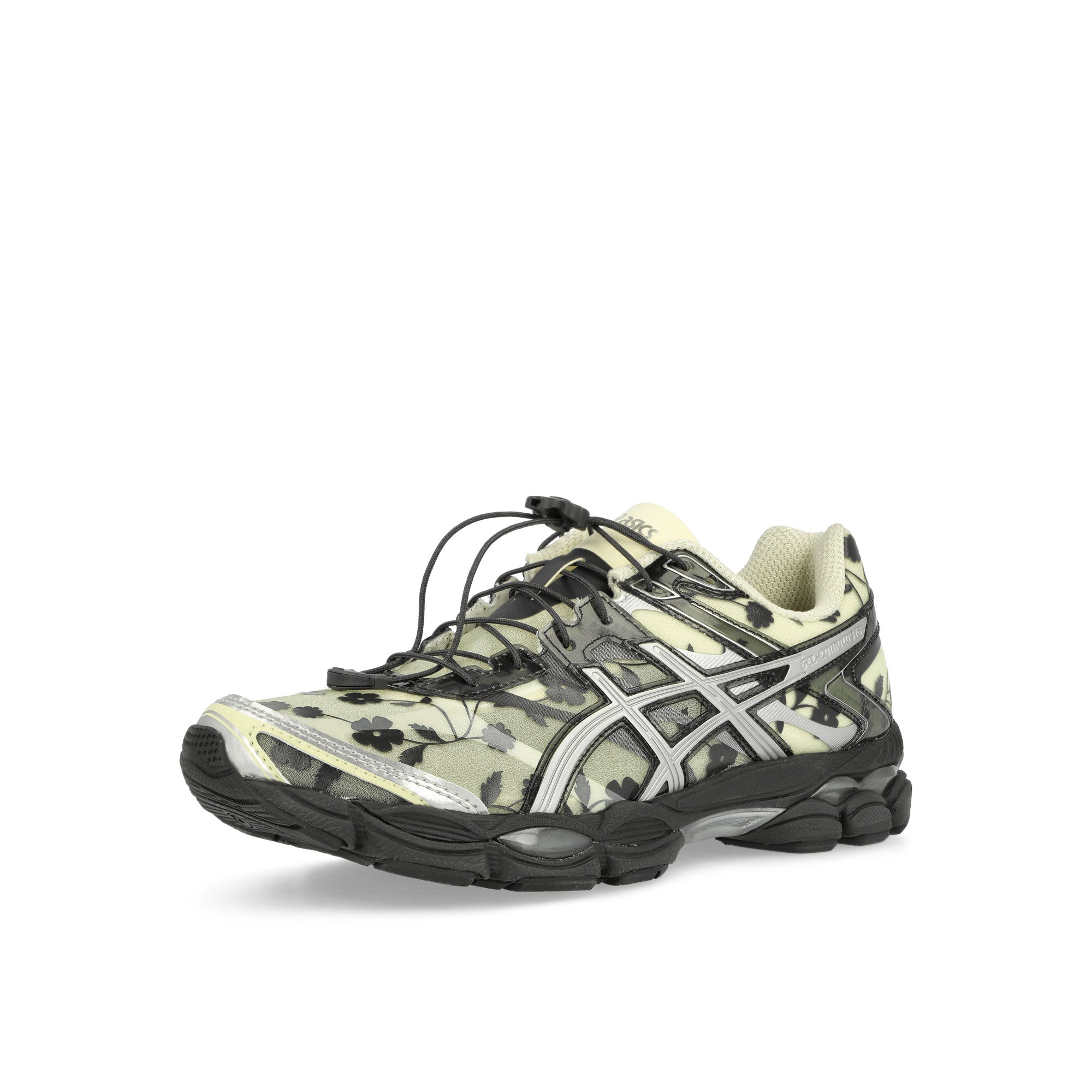 Cecilie Bahnsen x Asics Gel-Cumulus 16 SSCB Ivory / Black Low Top Sneaker 1203A762-750 Close-up | Overkill