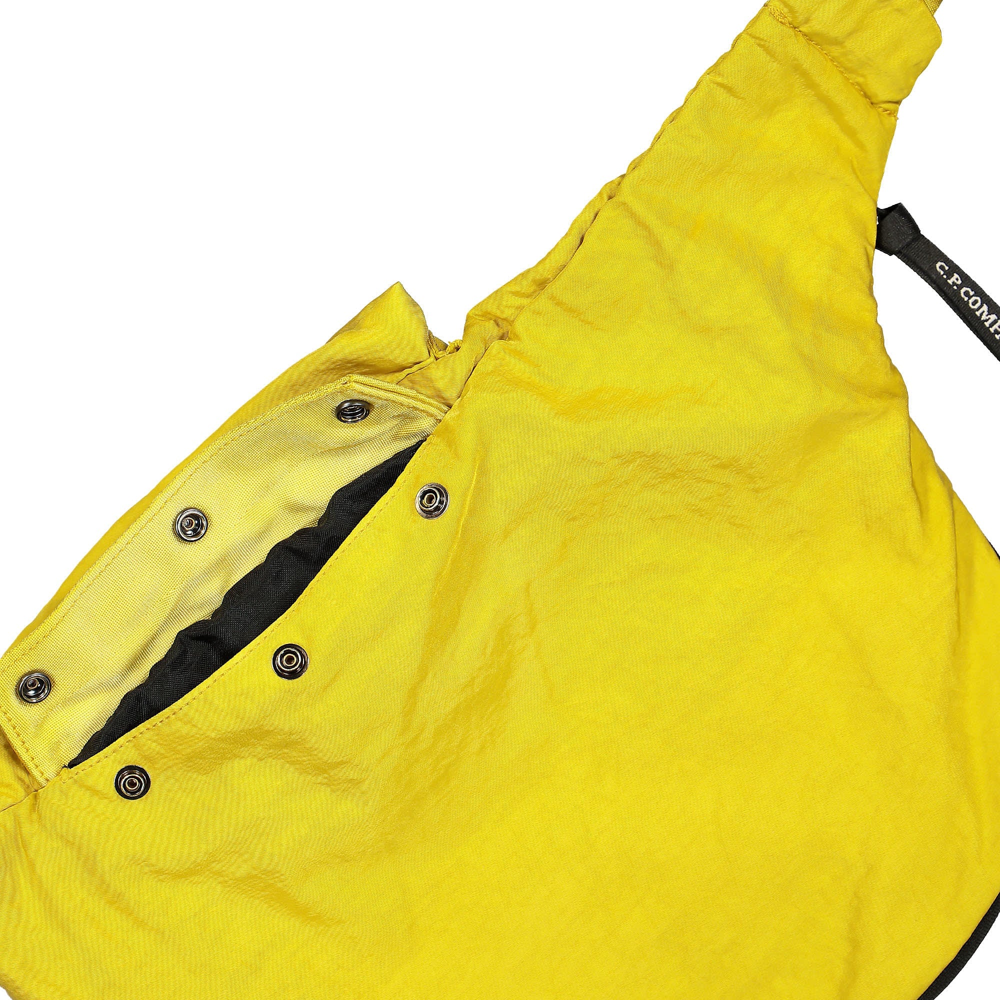 C.P. Company Nylon B Single Strap Backpack Nugget Gold Backpacks Detailfoto | Overkill