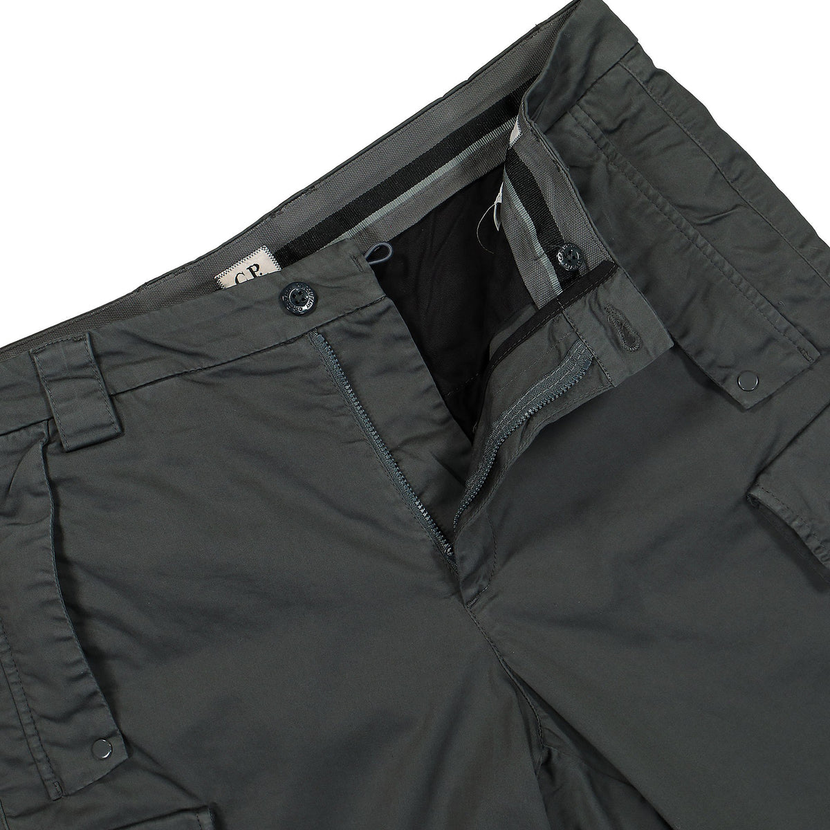 C.P. Company Stretch Sateen Cargo Shorts Dark Shadow Shorts Detailfoto | Overkill