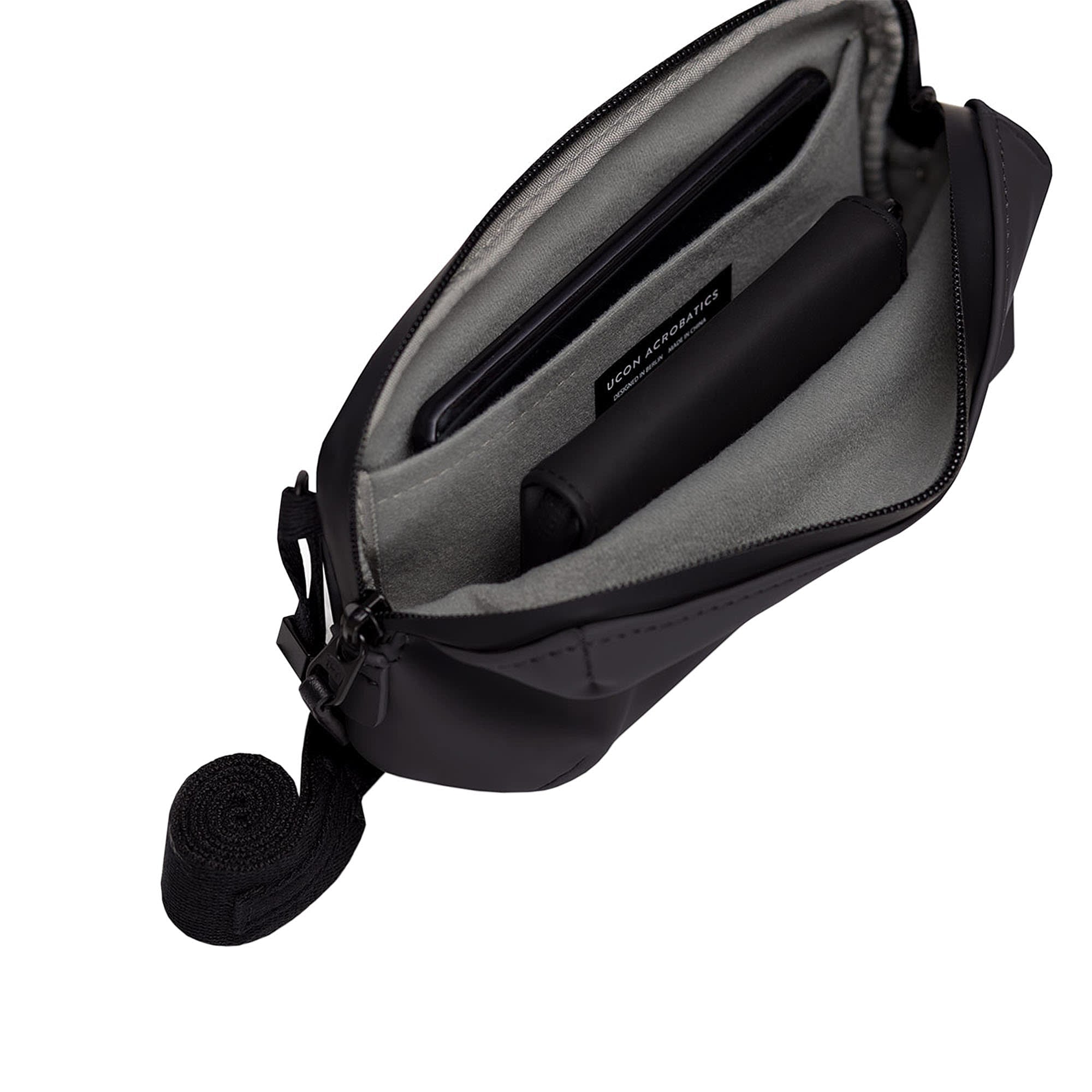 Ucon Acrobatics Ando Medium Bag Black Shoulder & Cross Body Bags Detailfoto | Overkill