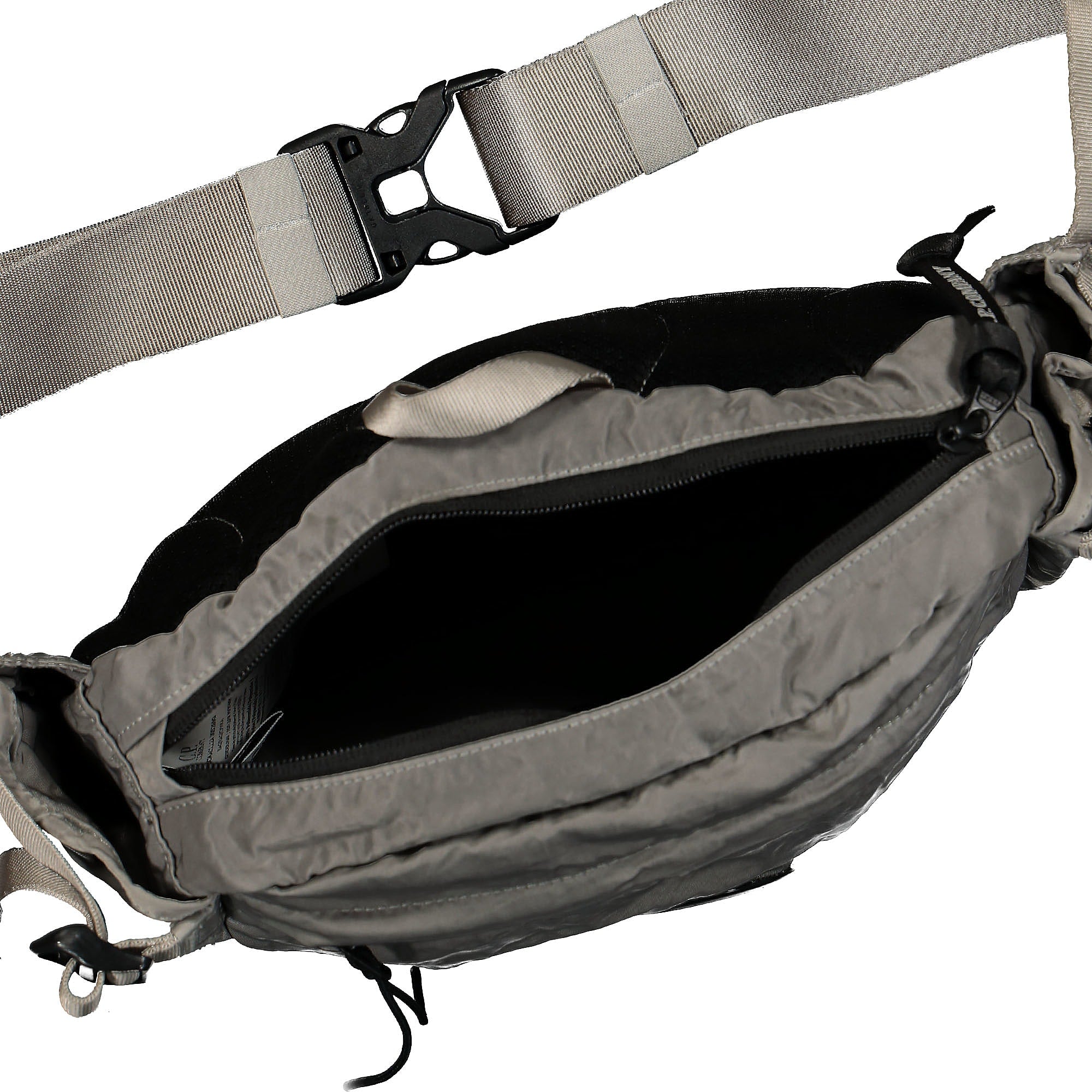 C.P. Company Nylon B Crossbody Pack Titanium Shoulder & Cross Body Bags Detailfoto | Overkill