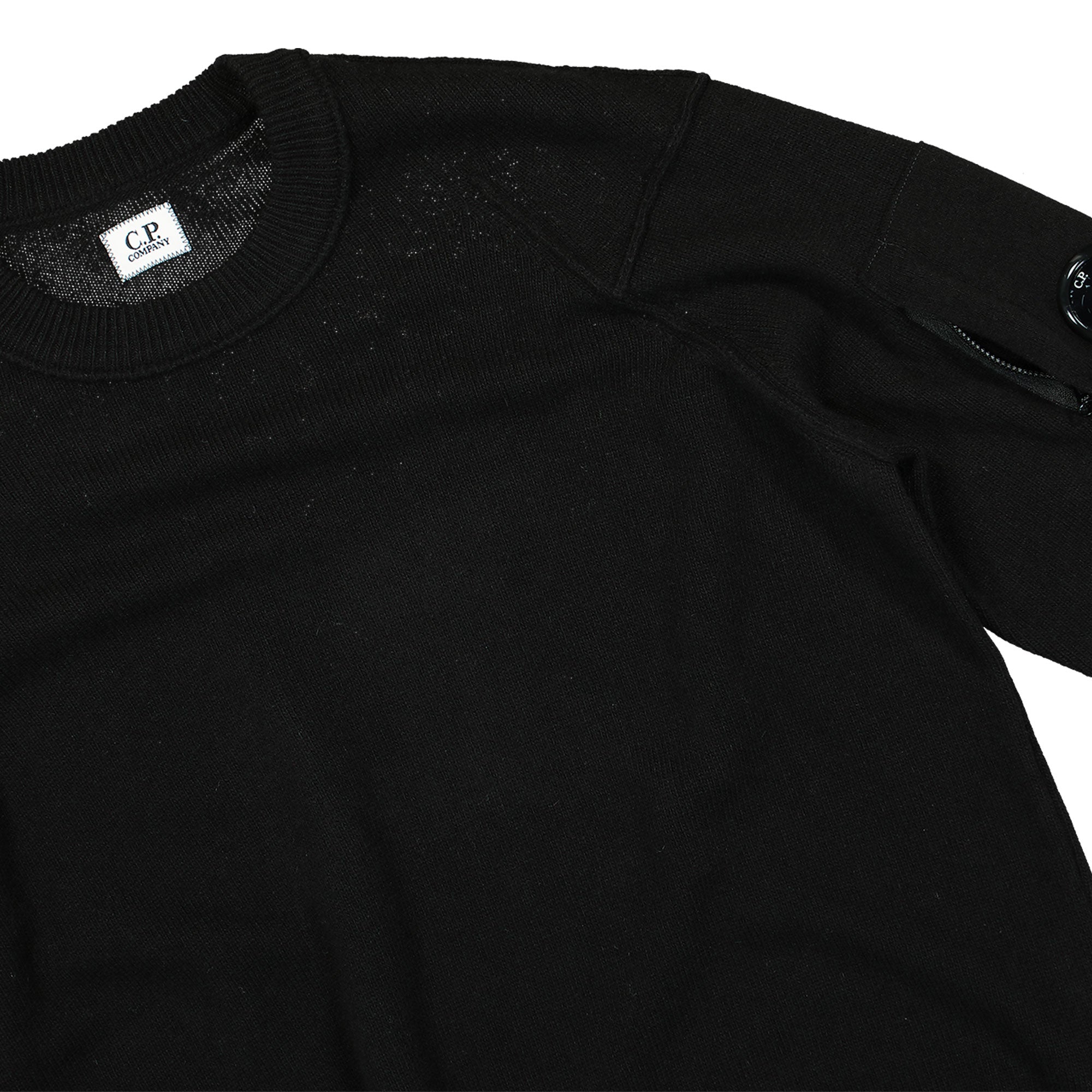 C.P. Company Lambswool GRS Crew Neck Knit Sweater Black Sweatshirts Close-up | Overkill