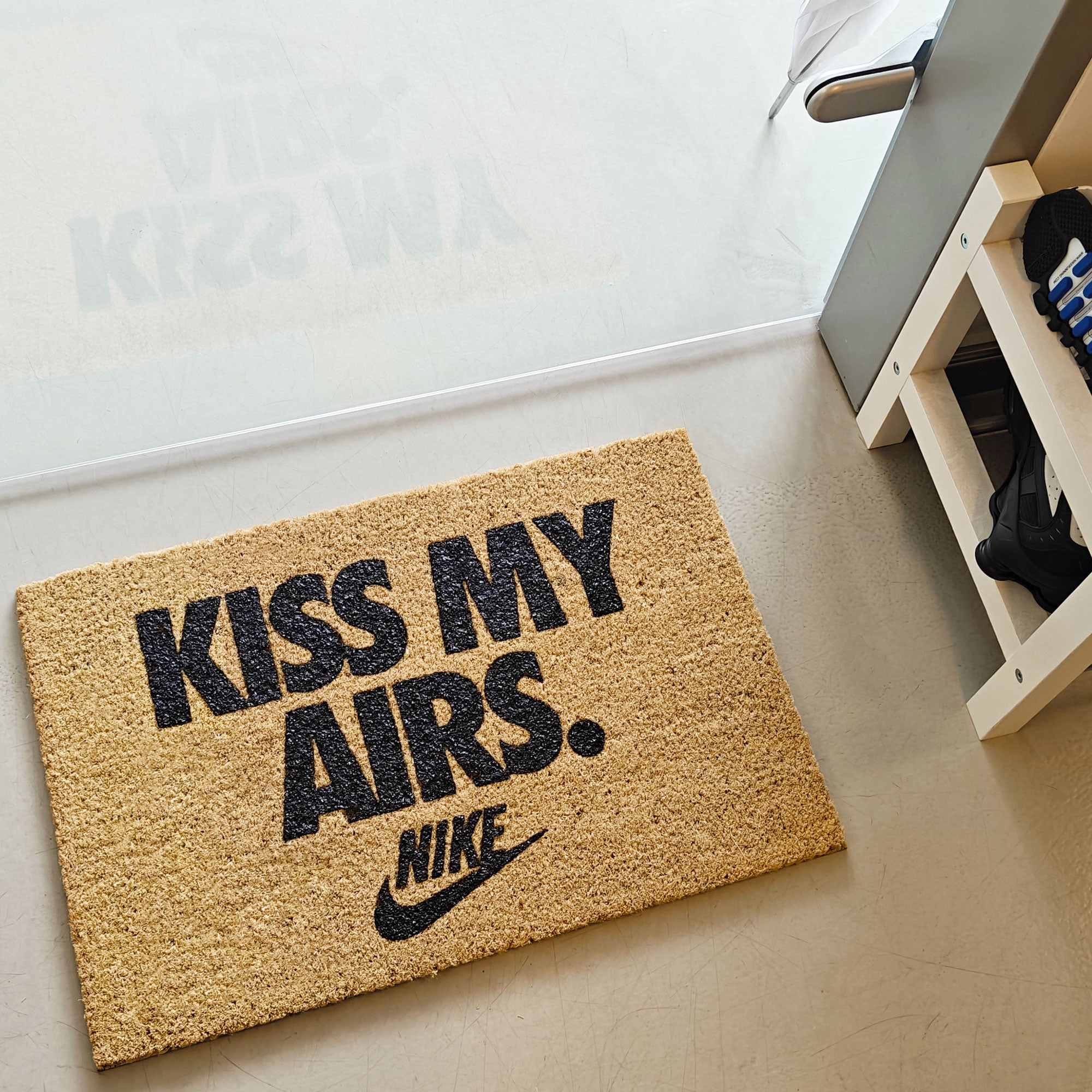 Overkill Kiss My Airs Doormat Brown / Black Other Home Accessories Close-up | Overkill
