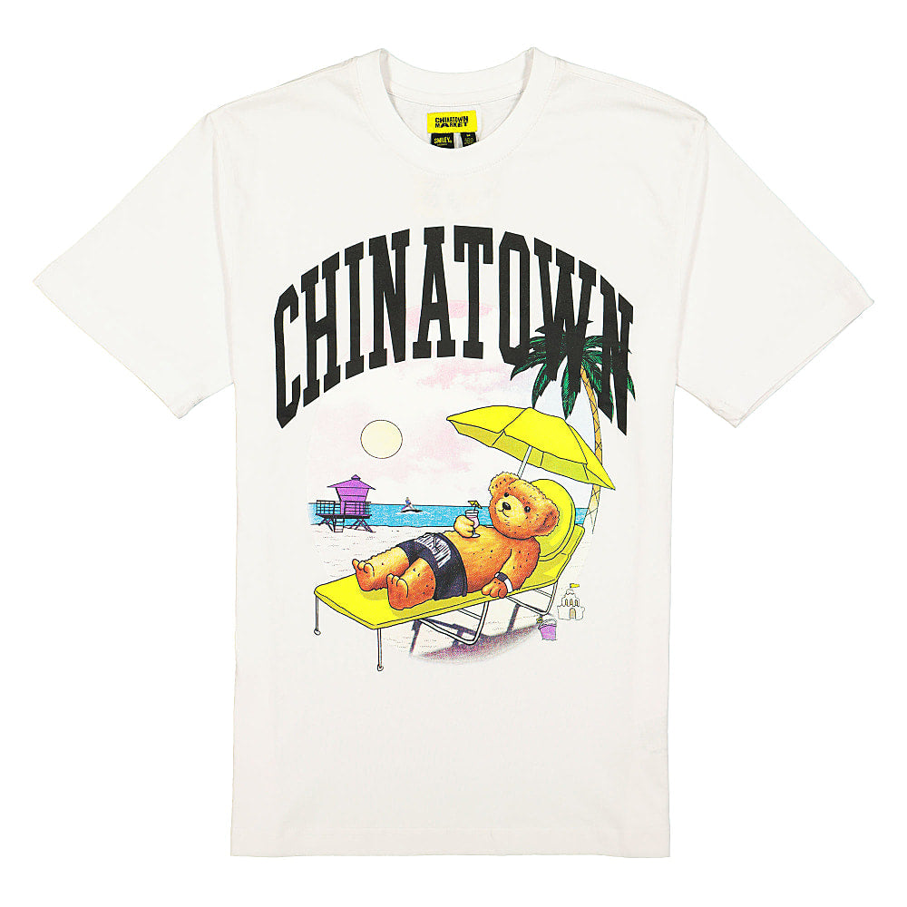 Chinatown Market Smiley Beach Bear Tee White T-Shirts 1990270 / 1201 | Overkill