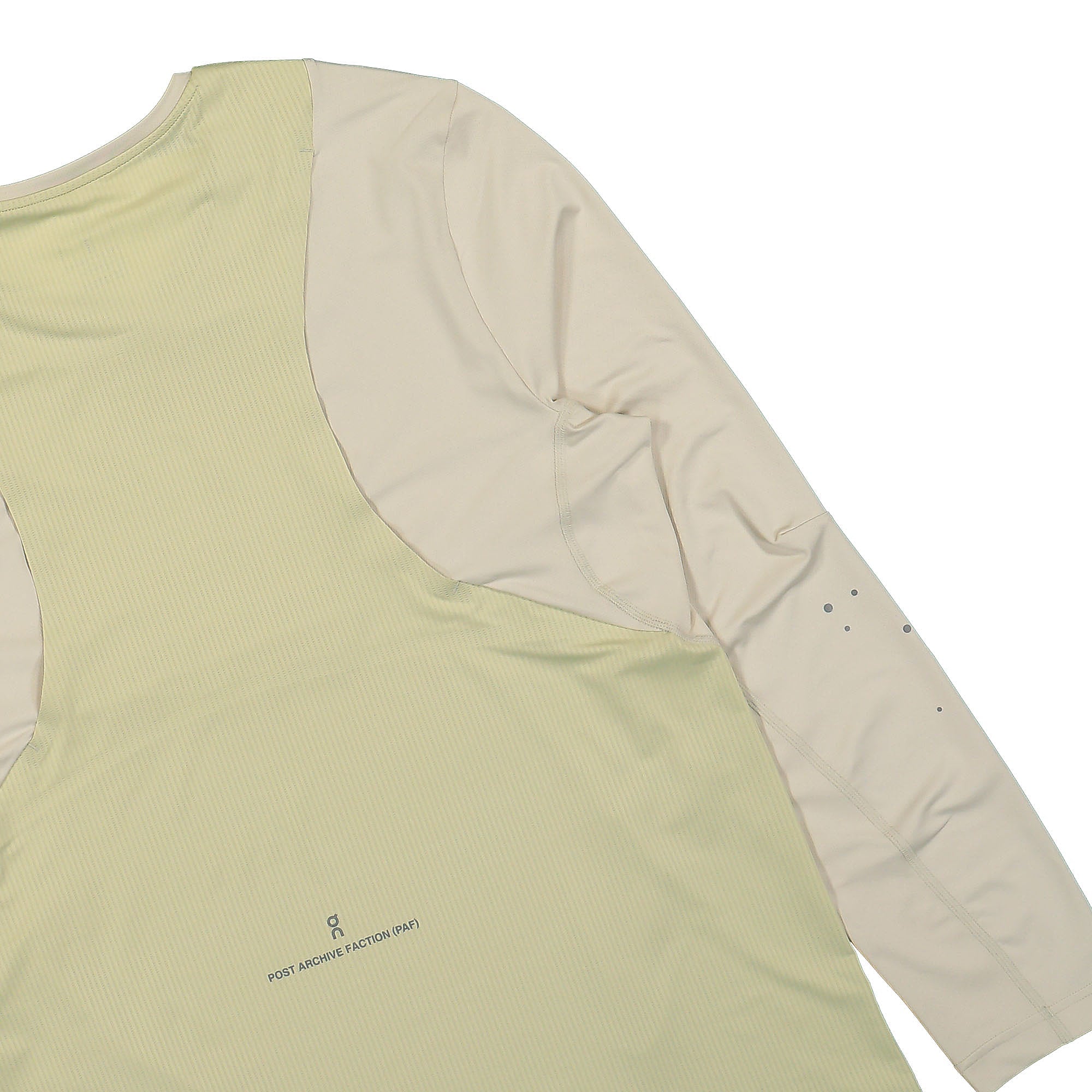 On Long T-Shirt Moondust / Chalk Longsleeves Detailfoto | Overkill