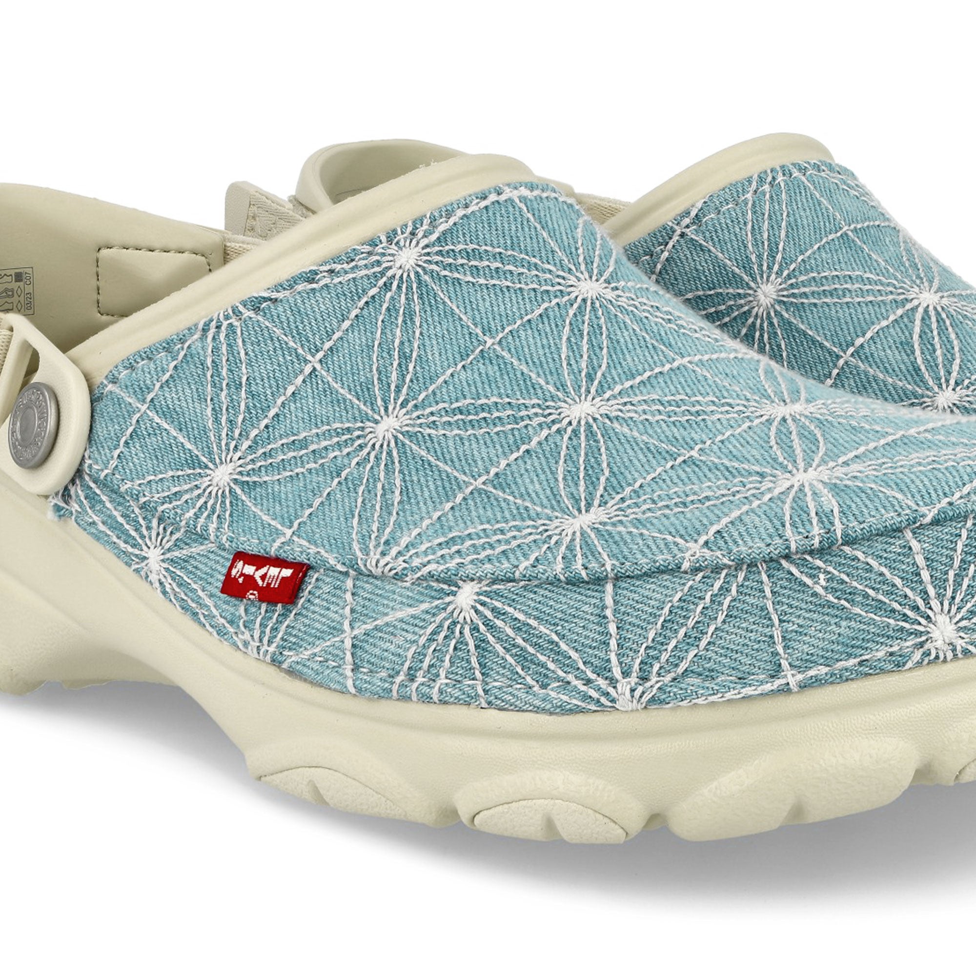Crocs Levi's x Crocs All Terrain Clog Bone Slides, Sandals & Slippers Detailfoto | Overkill