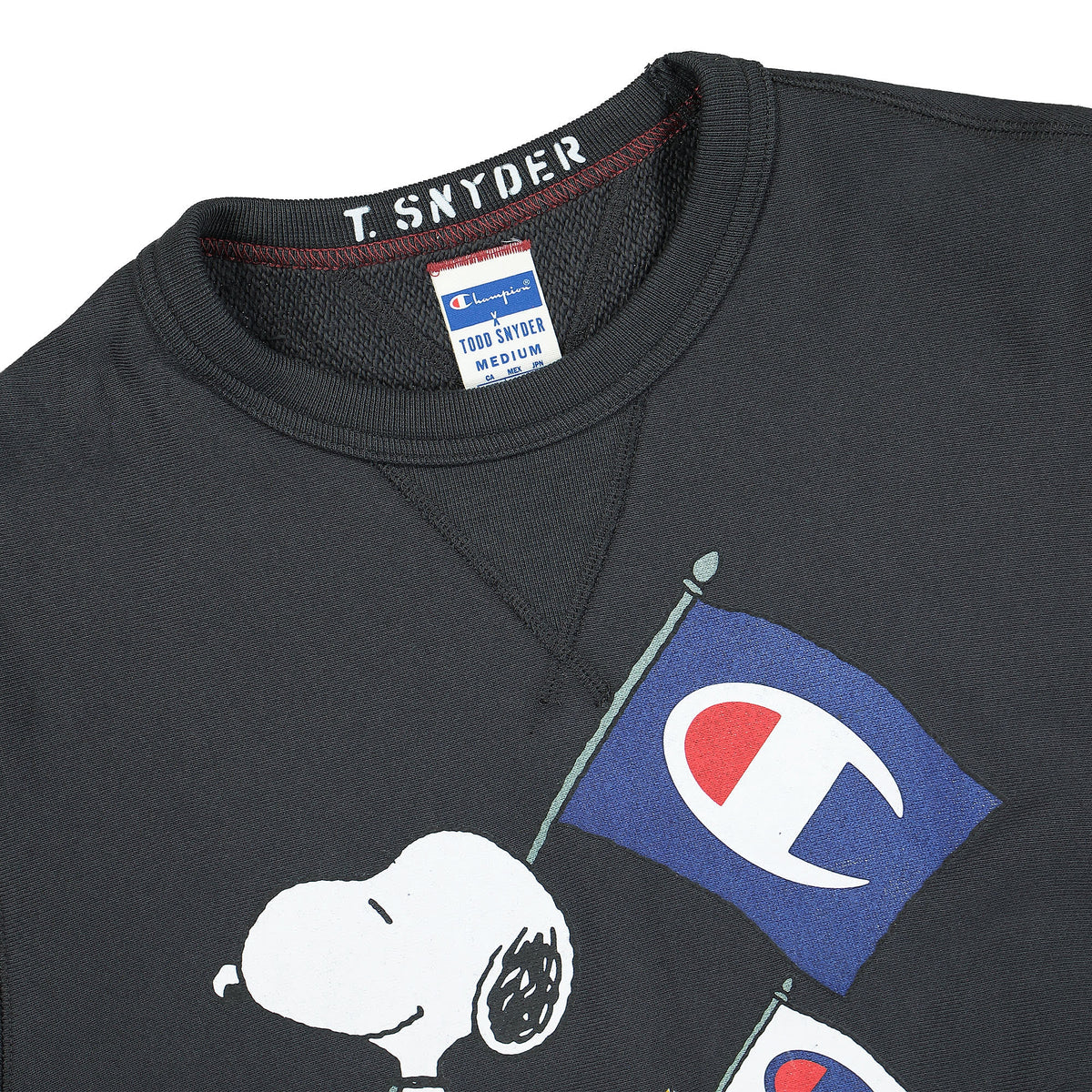 Champion Peanuts x Champion Crewneck Sweatshirt Faded Black Sweatshirts Close-up | Overkill