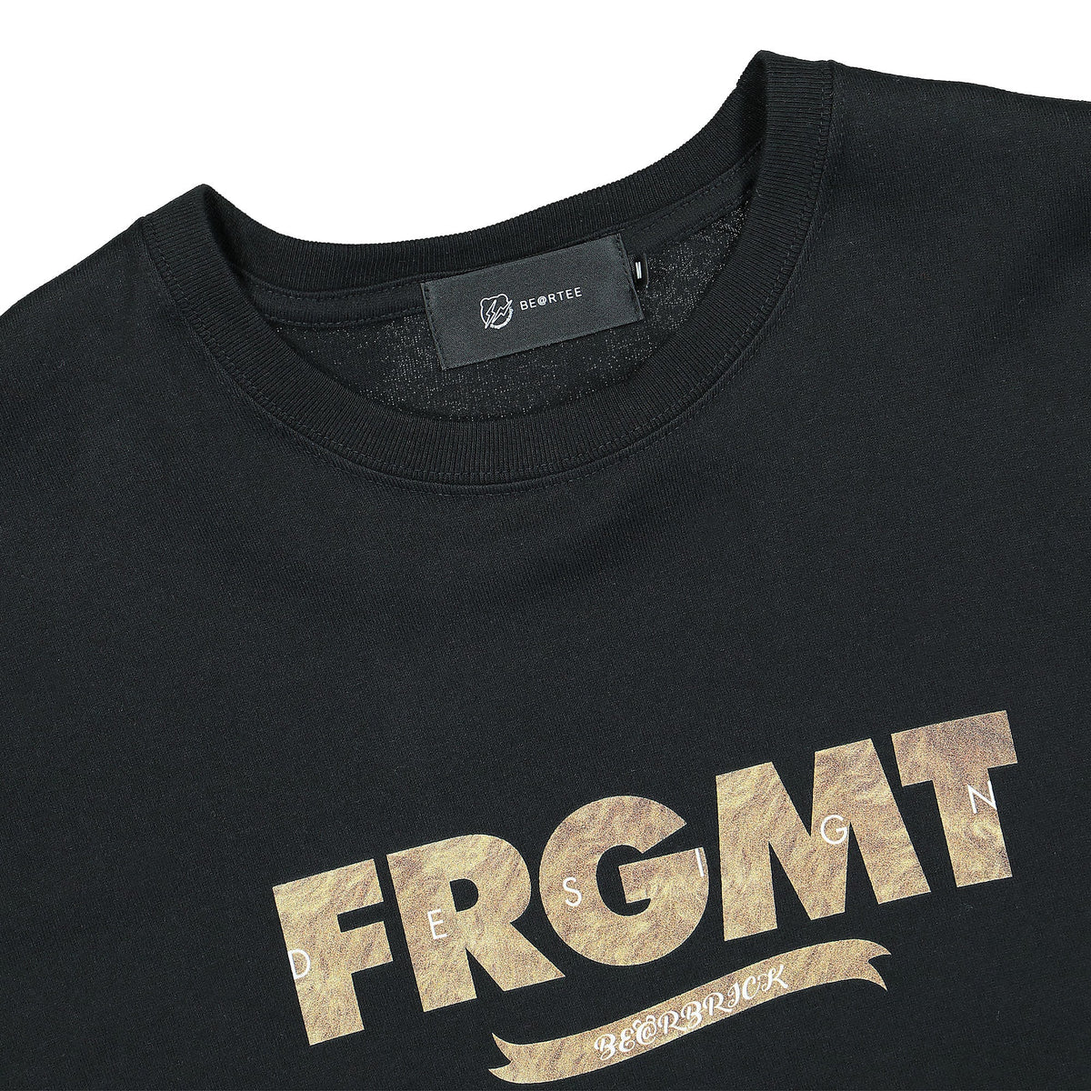 Medicom 2021 Fur Logo Be@rtee Black T-Shirts Close-up | Overkill