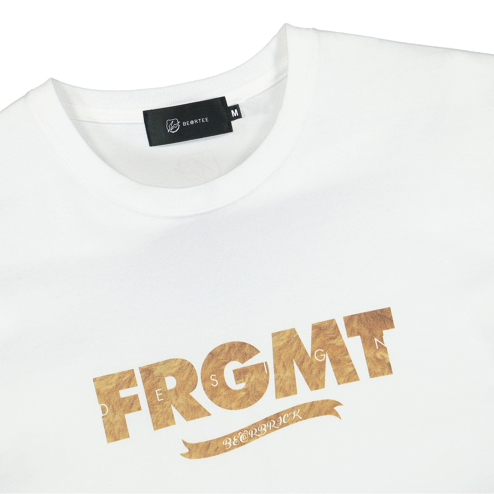 Medicom 2021 Fur Logo Be@rtee White T-Shirts Close-up | Overkill