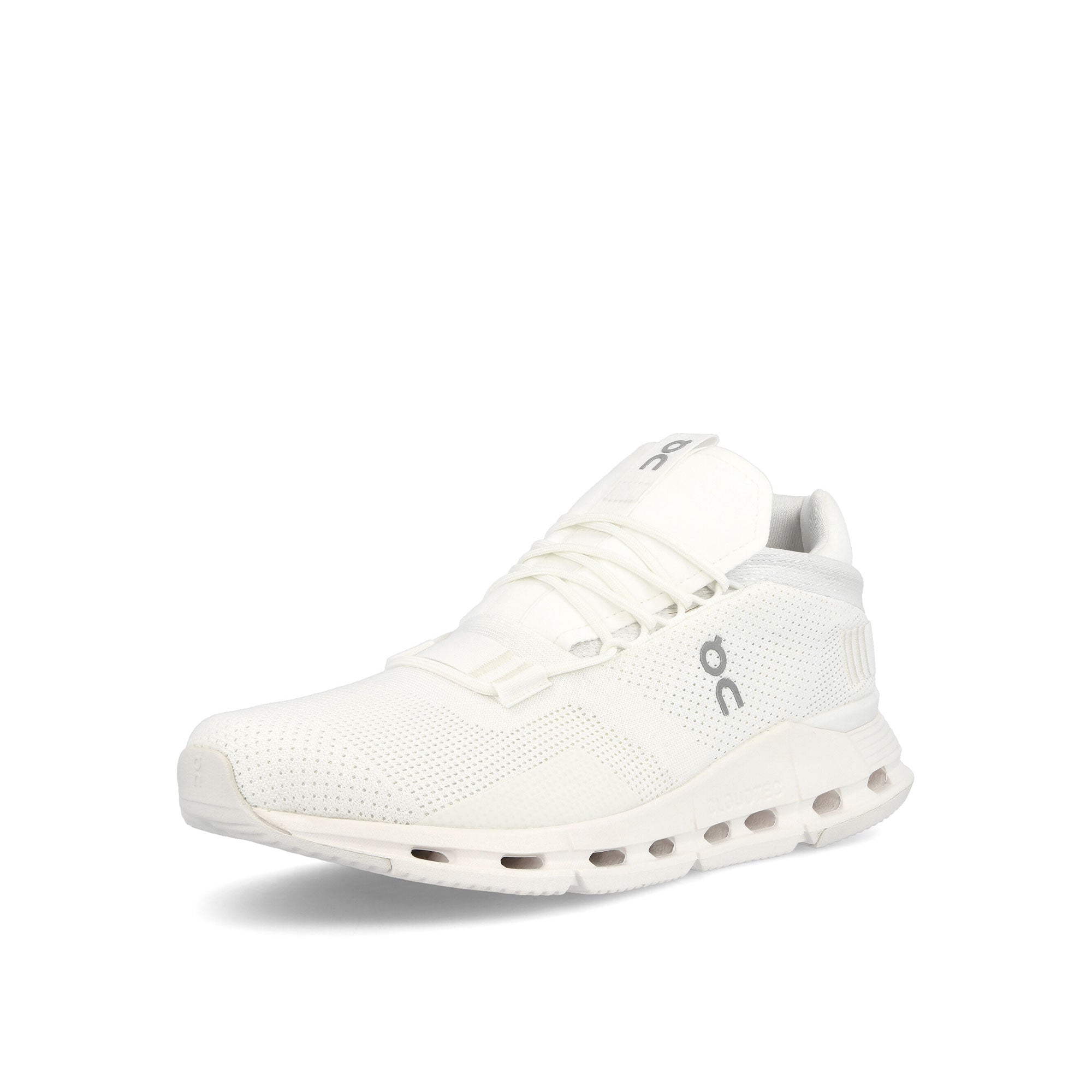 On W Cloudnova Undyed-White-White Sneakers Close Up | Overkill