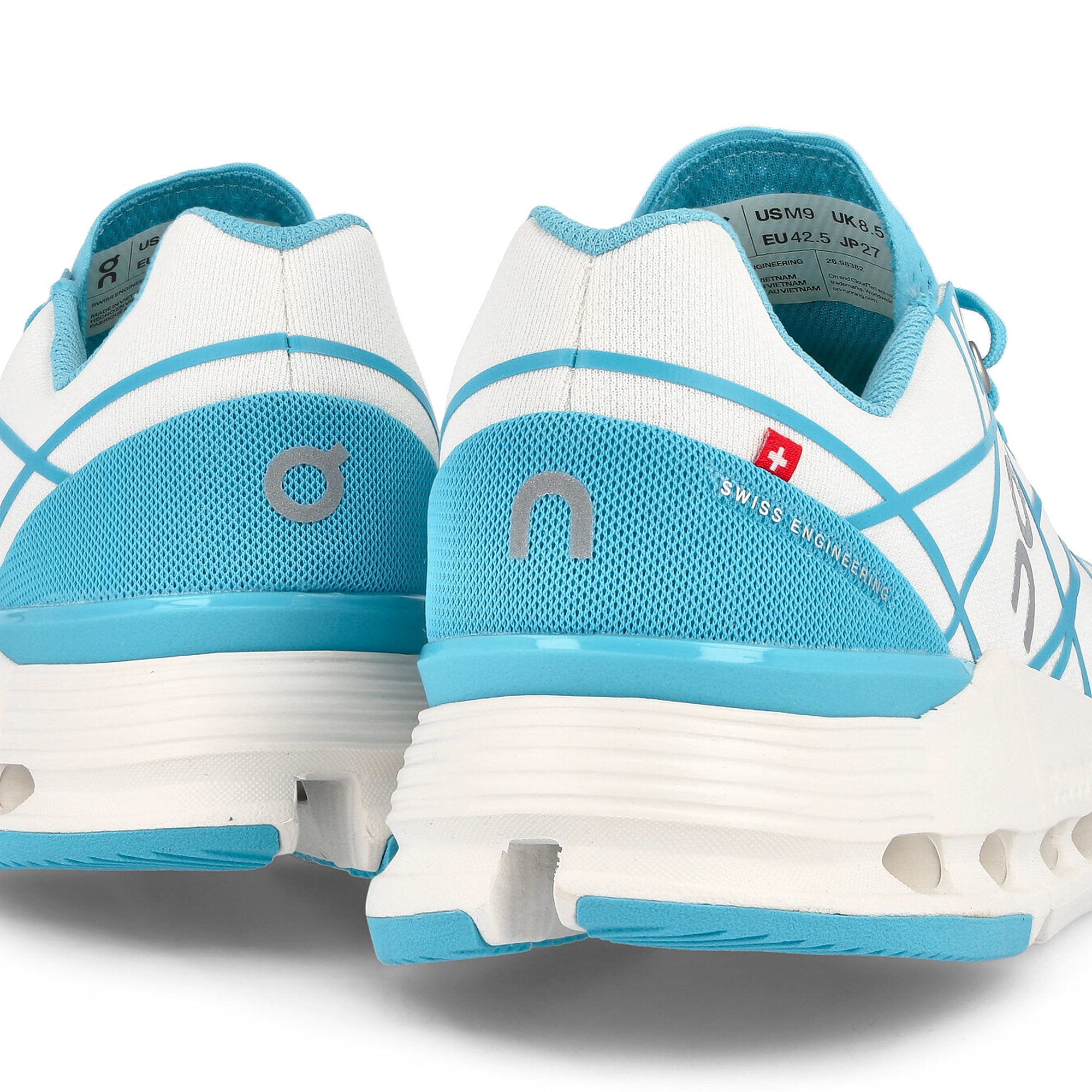 On cloudnova z5 White / Cyan Sneakers Detailfoto | Overkill