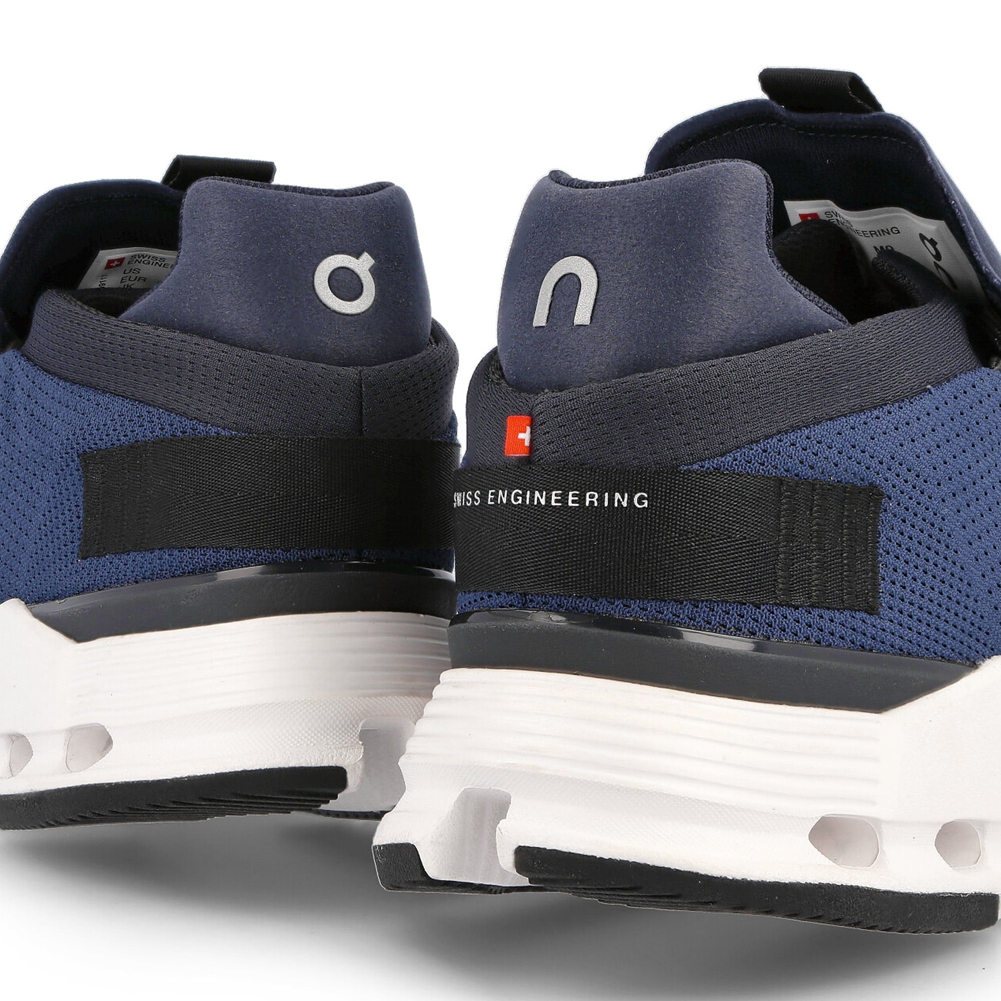 On cloudnova Navy-White Low Top Sneakers Detailfoto | Overkill