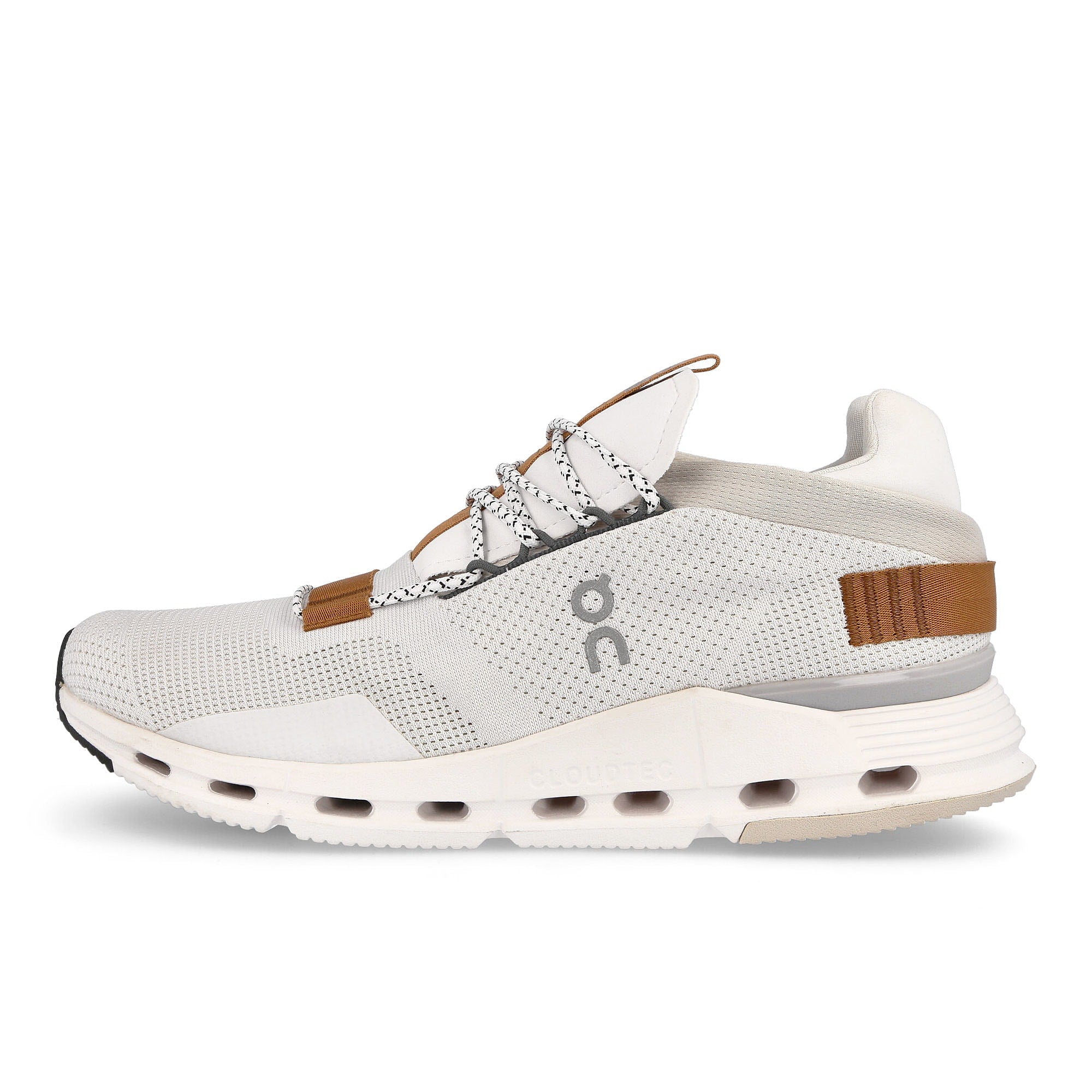 On cloudnova White-Pearl Low Top Sneakers 26.99173 | Overkill