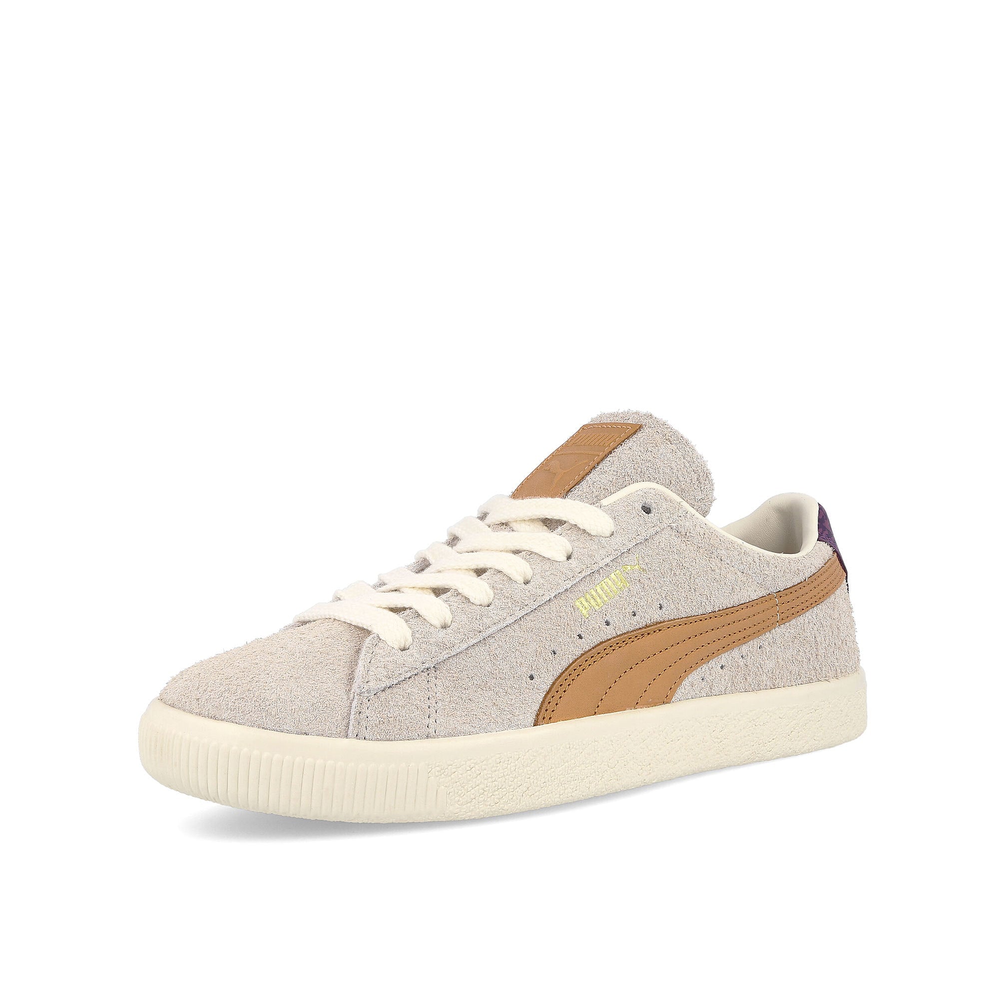 Puma suede vtg sc Puma White - Sweet Grape - Marshmellow Sneakers Close Up | Overkill