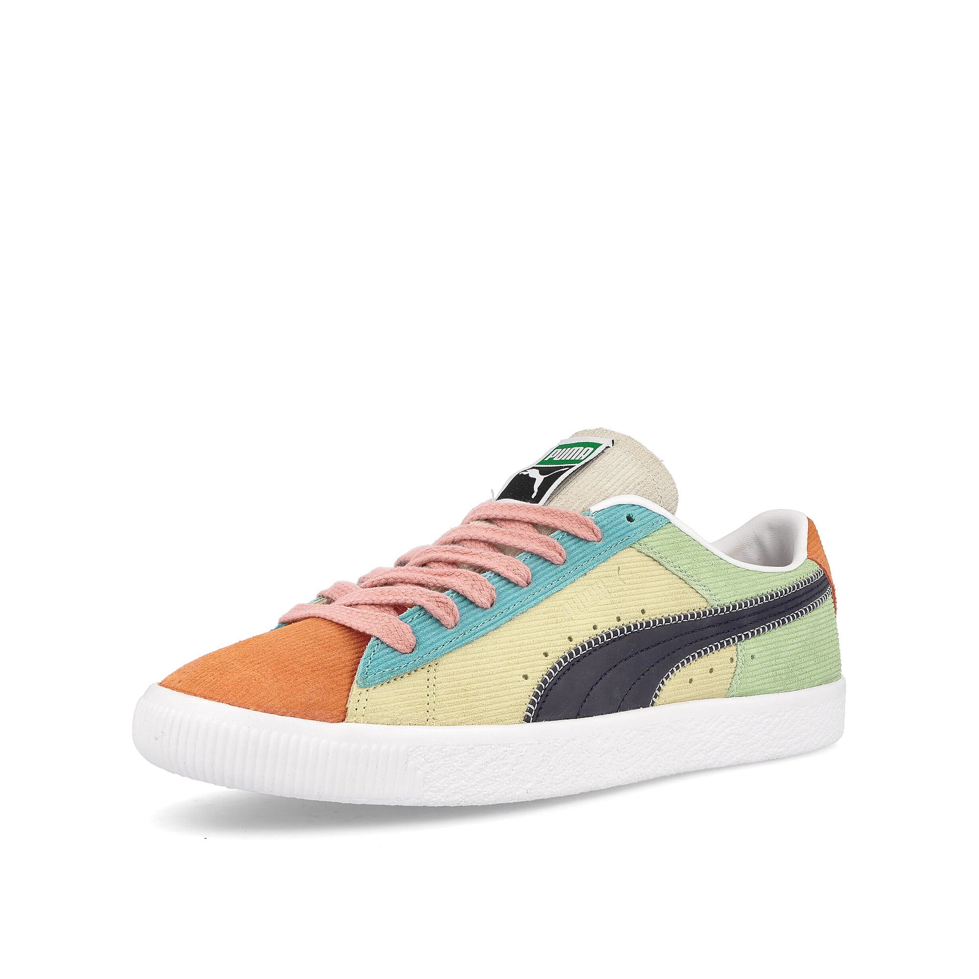 Puma suede vtg blocked Anise Flower / Parisian Night / Puma White Sneakers Close Up | Overkill