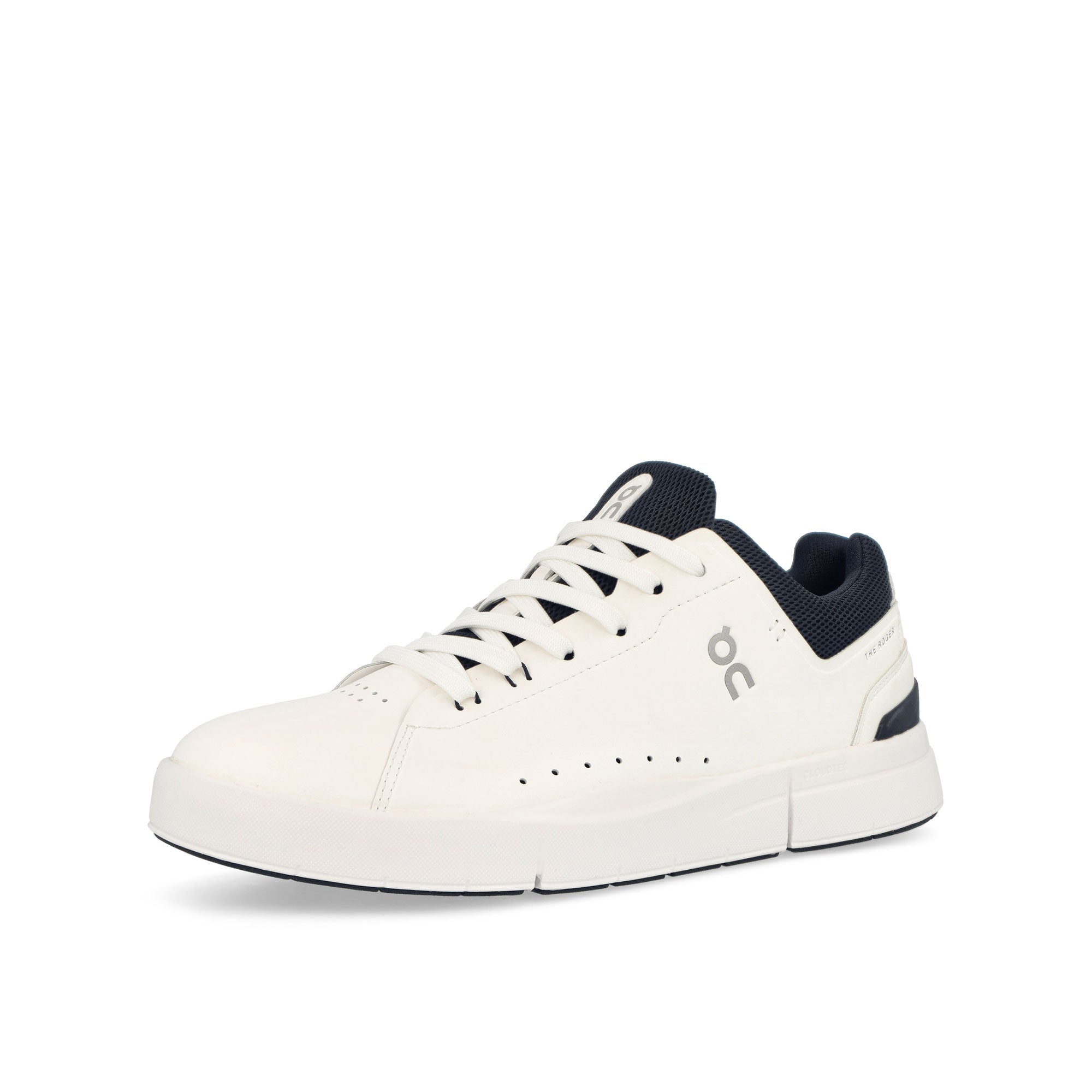 On The Roger Advantage White / Midnight Low Top Sneakers Close Up | Overkill