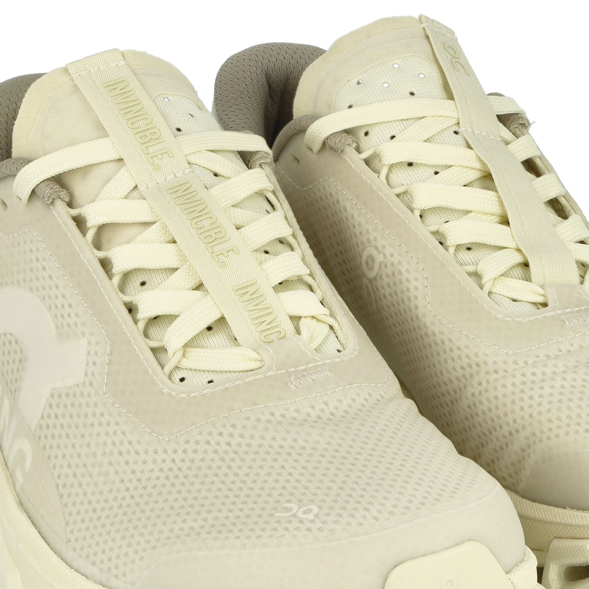 On Cloudmonster 2 Ivory / White Low Top Sneakers Detailfoto | Overkill