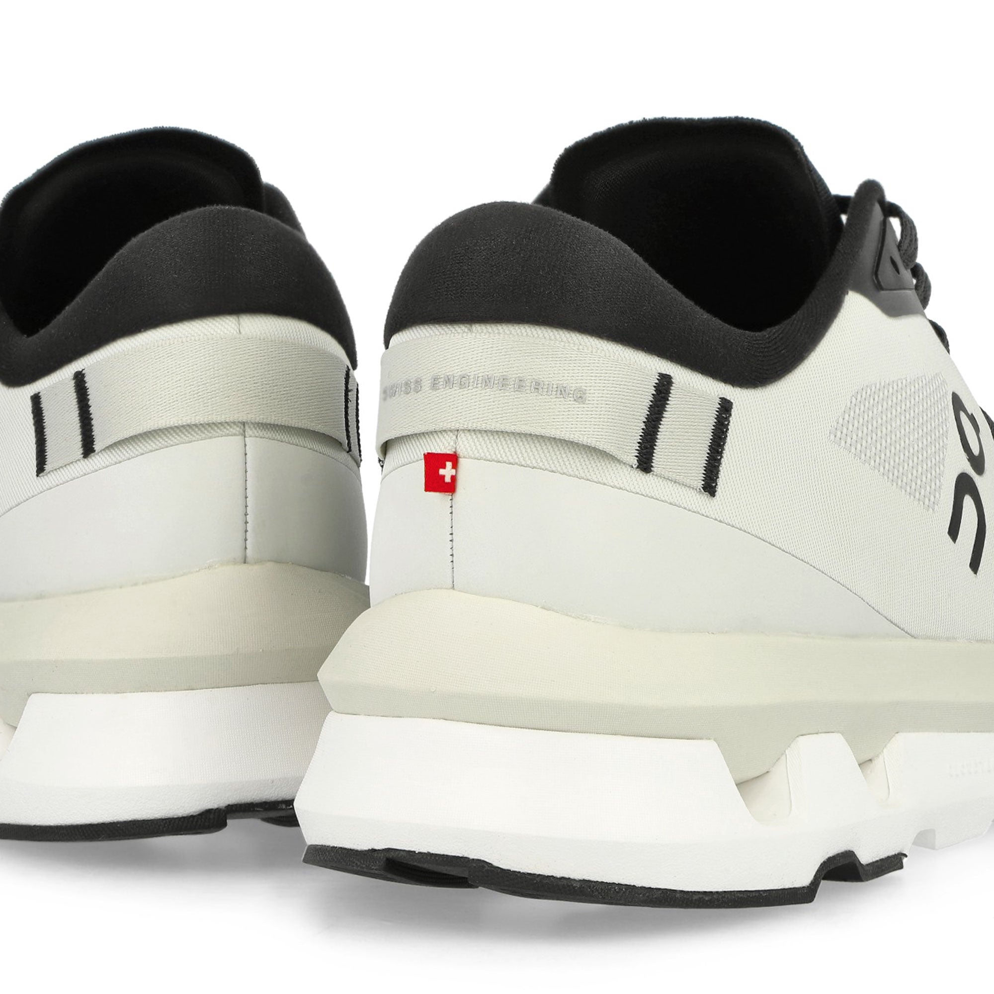 On Cloudzone Ice / Black Low Top Sneakers Detailfoto | Overkill