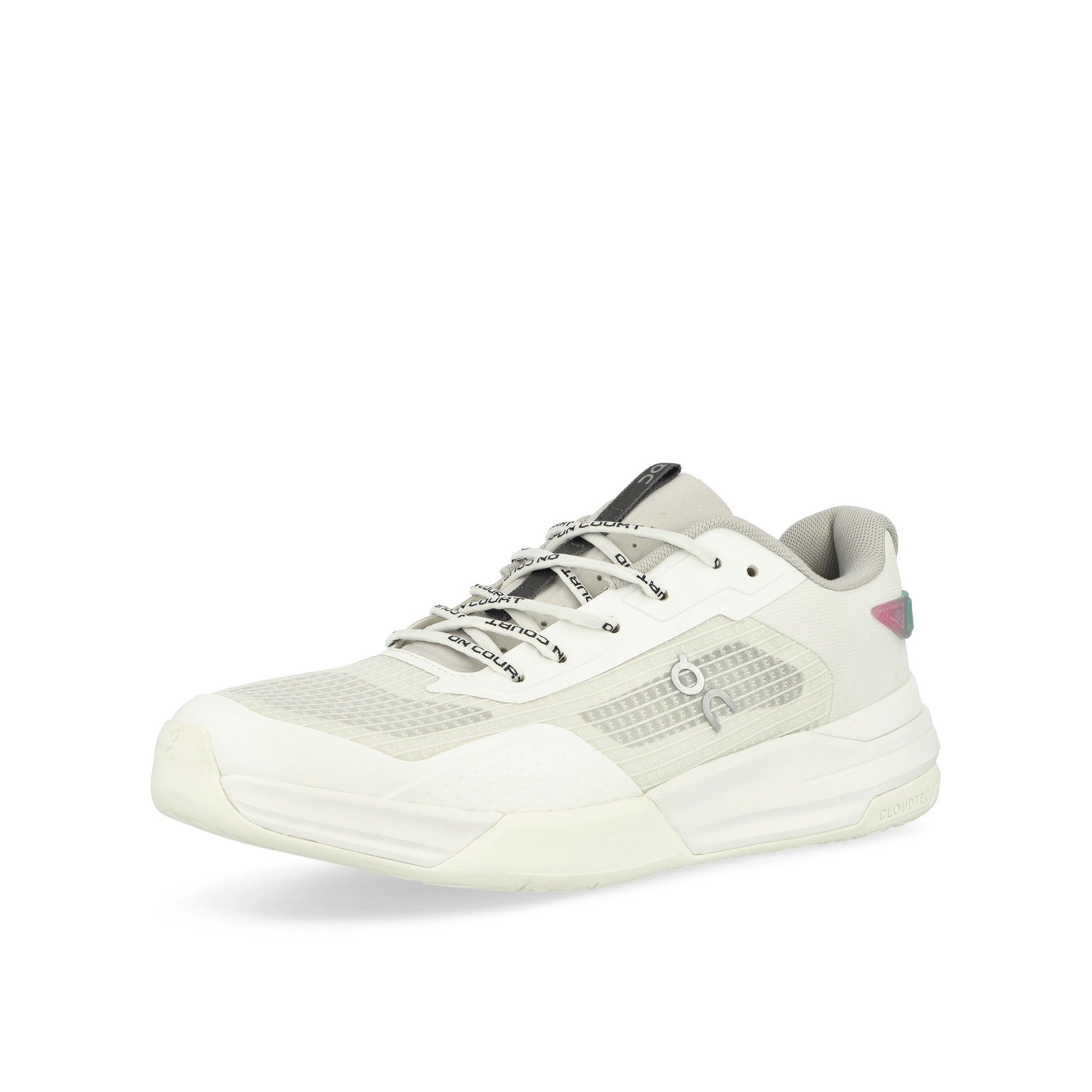 On The Roger ADV Z5 White / Ivory Low Top Sneakers Close Up | Overkill