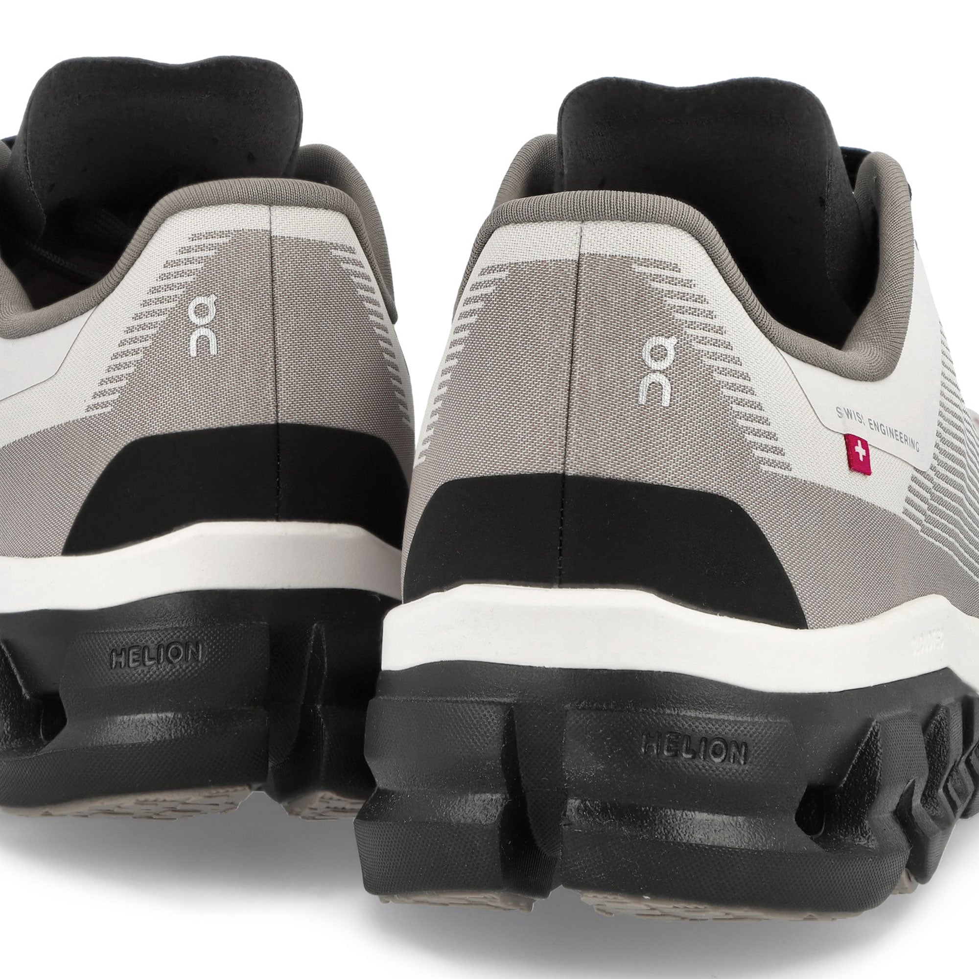 On W Cloudflow 4 Distance White / Black Low Top Sneakers Detailfoto | Overkill