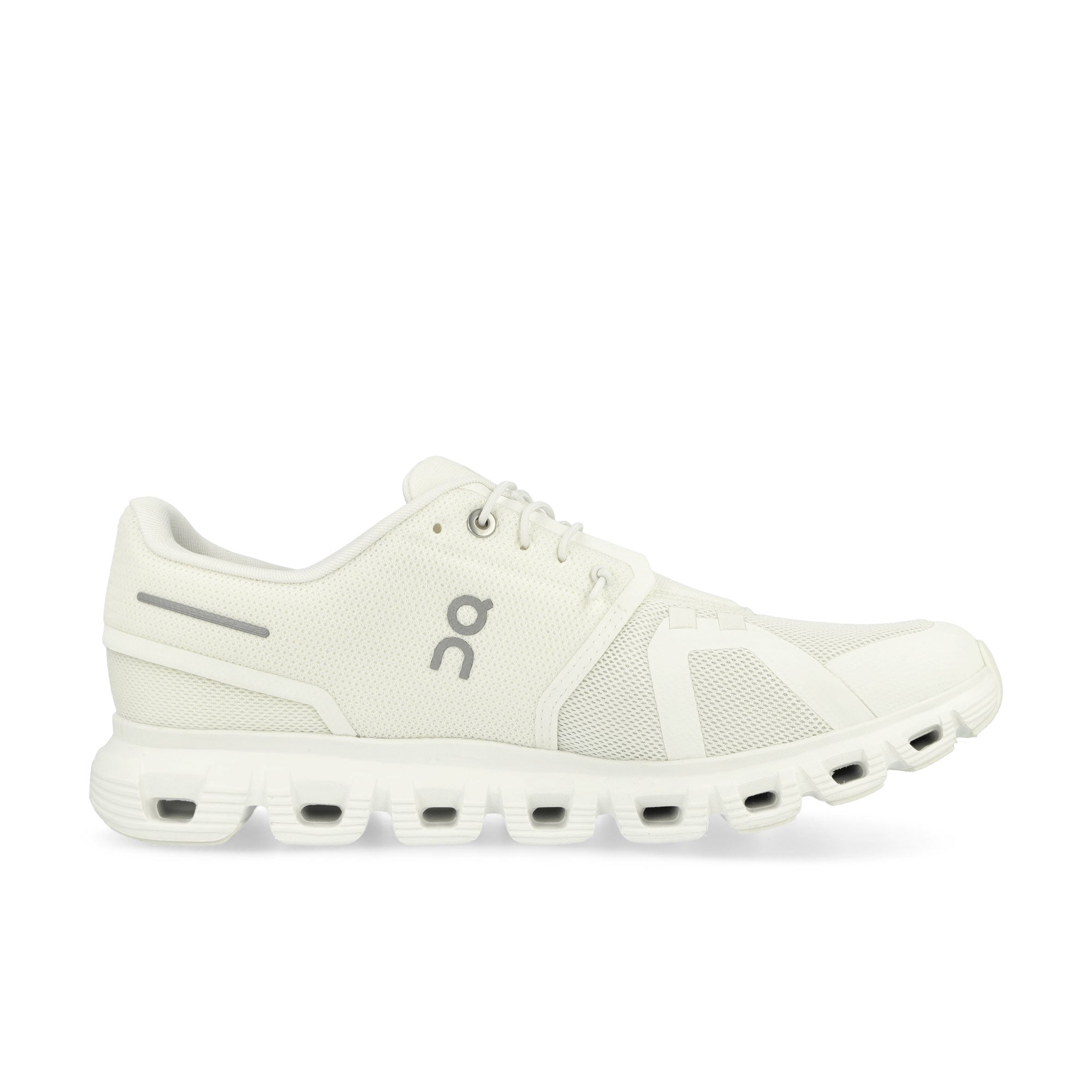 On Wmns Cloud 6 White / White Low Top Sneakers Silhouette | Overkill