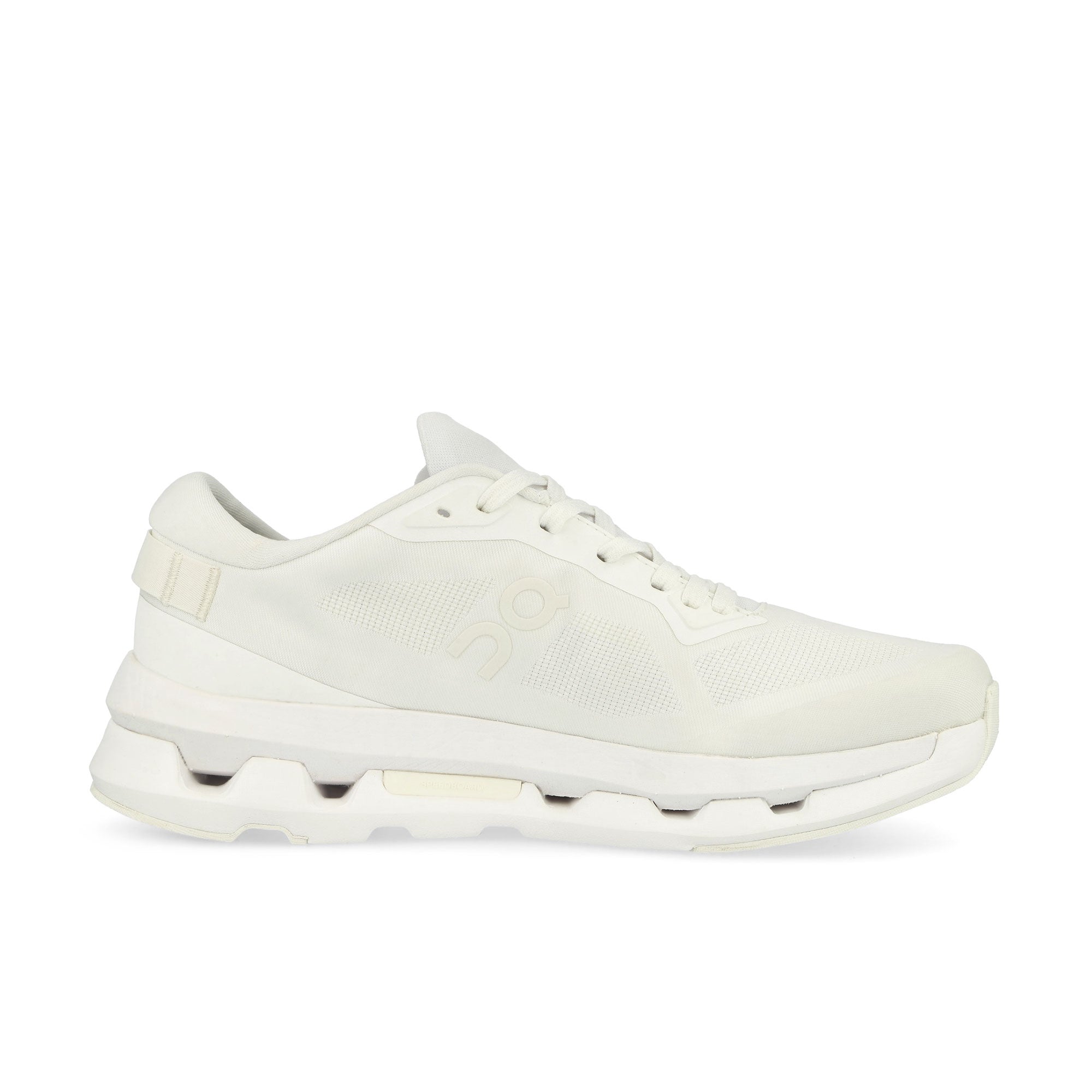 On Wmns Cloudzone White / White Low Top Sneakers Silhouette | Overkill