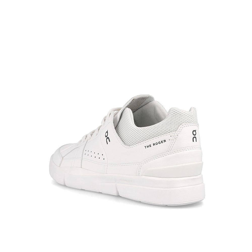 On wmns the roger clubhouse All White Close-up | Overkill