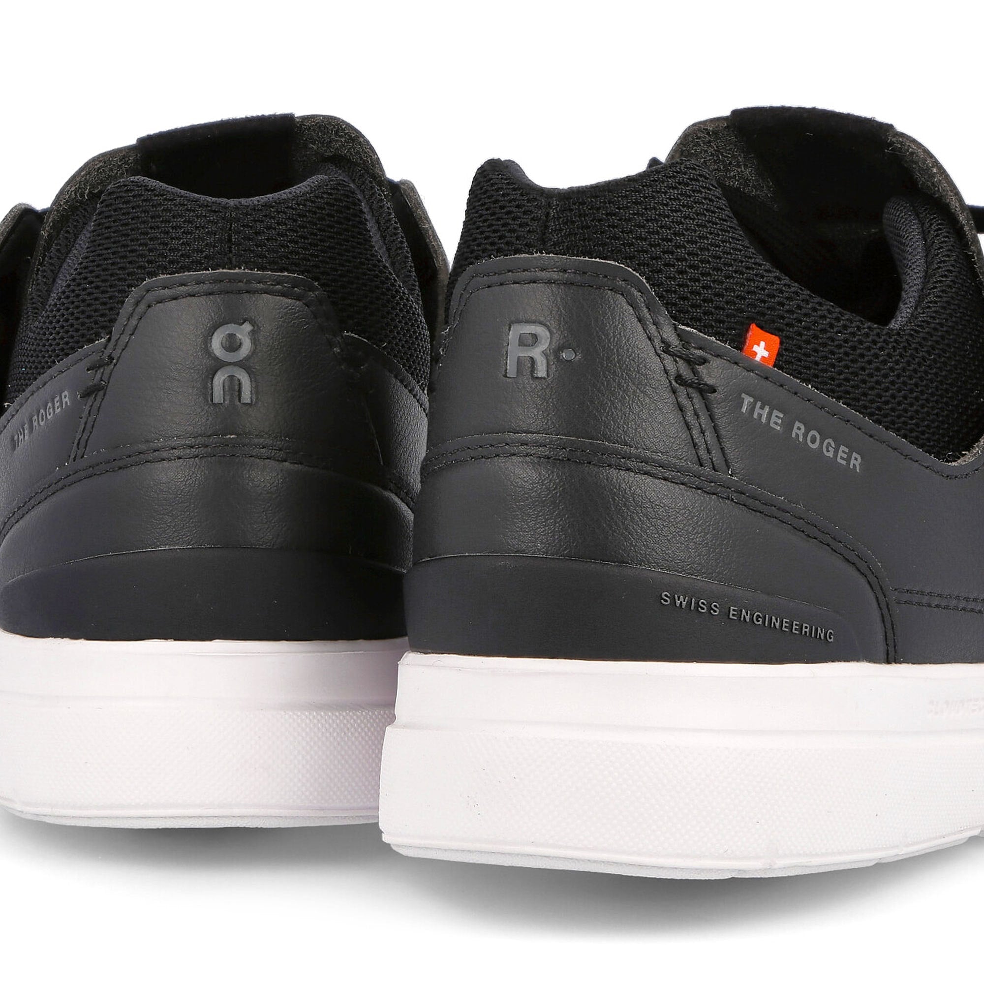 On the roger clubhouse Black / White Detail view 1 | Overkill