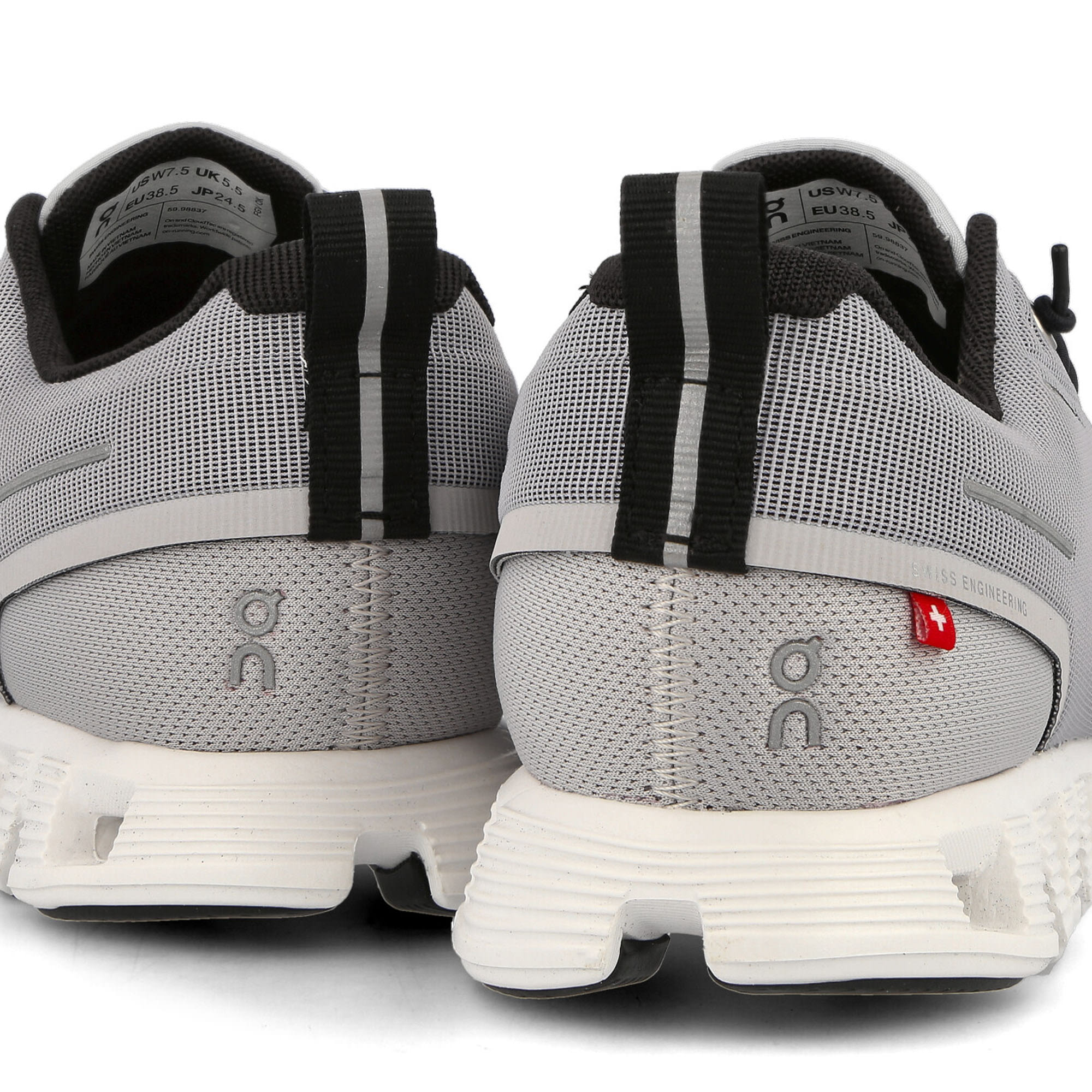 On W Cloud 5 Waterproof Glacier / White Sneakers Detailfoto | Overkill
