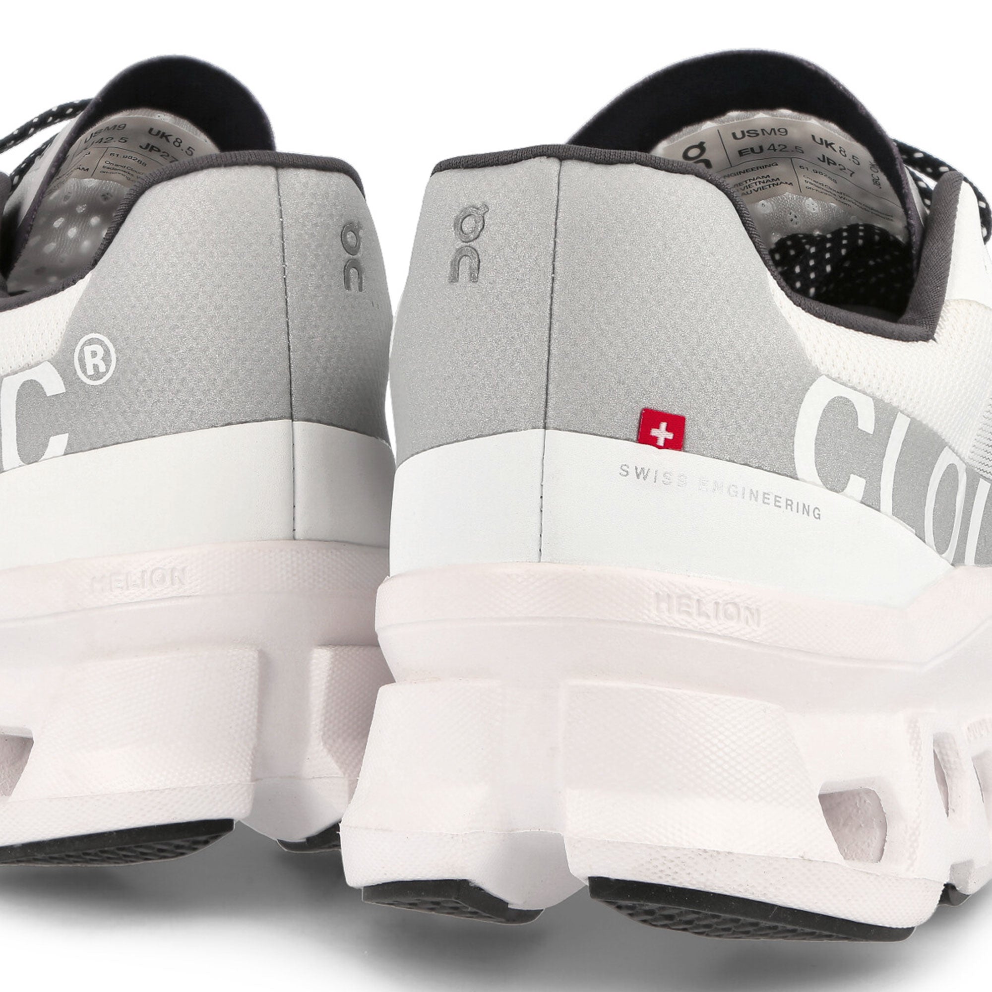 On Cloudmonster Undyed-White / White Low Top Sneakers Detailfoto | Overkill