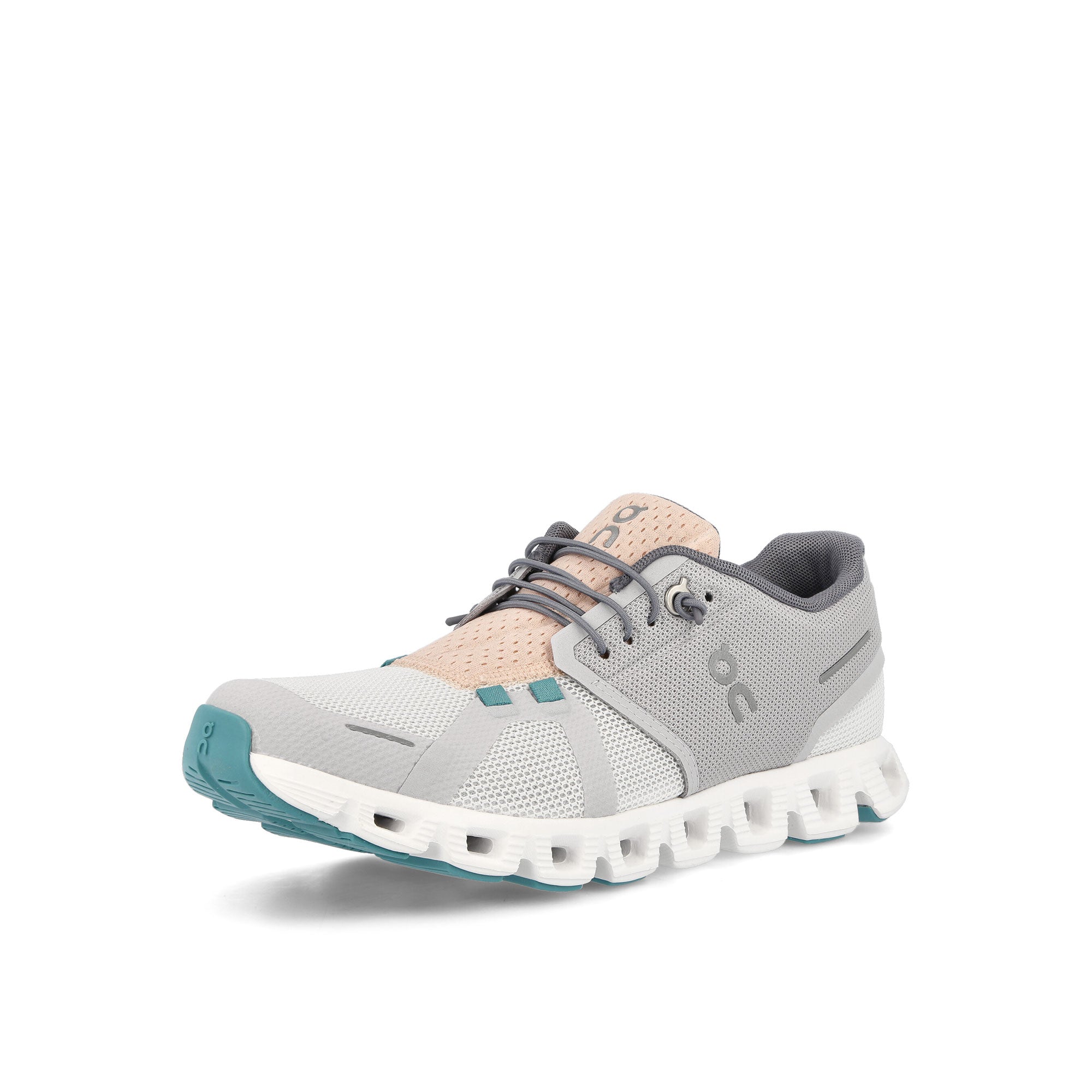 On W Cloud 5 Push Glacier / Undyed-White Sneakers Close Up | Overkill