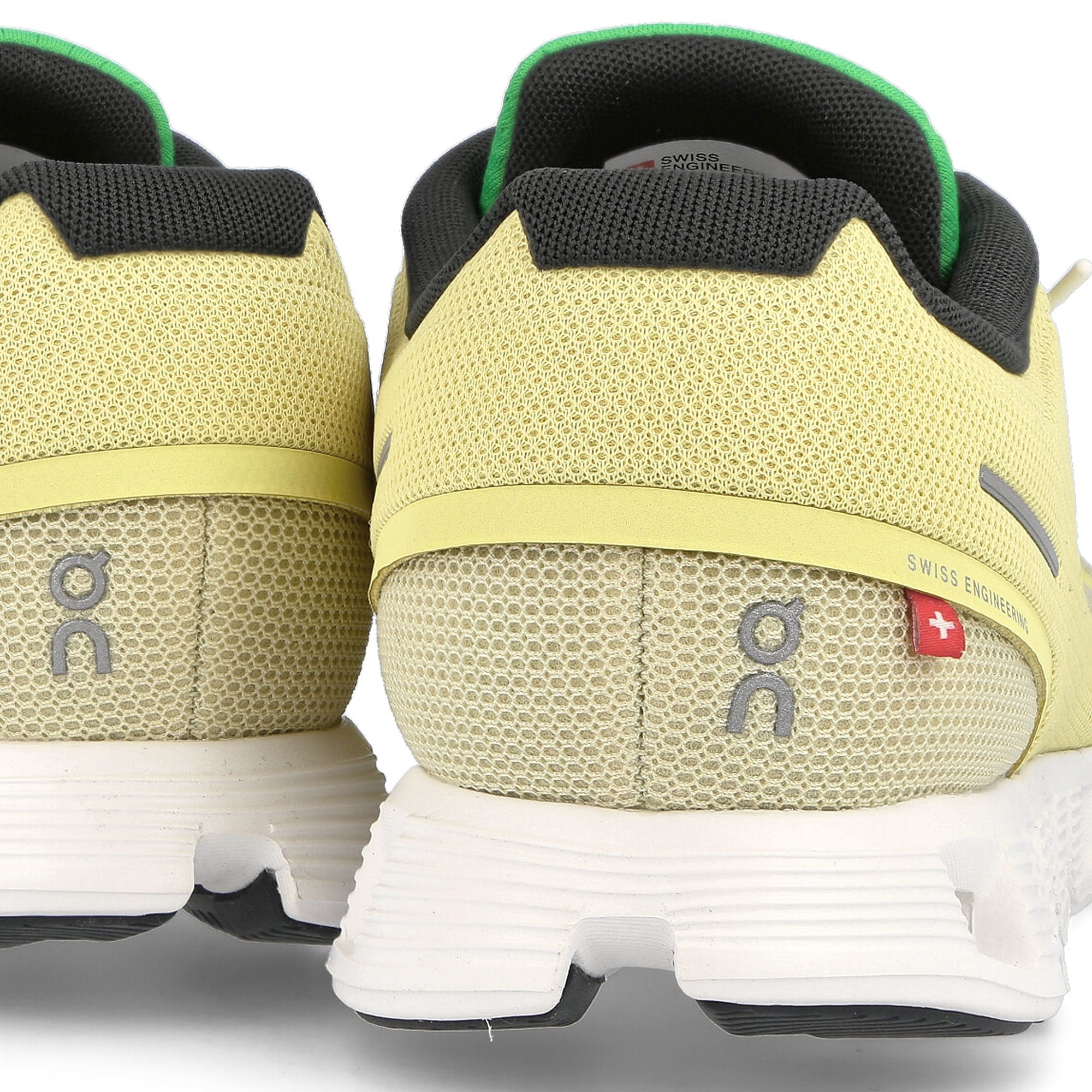 On cloud 5 push Hay / Acacia Detail view 1 | Overkill