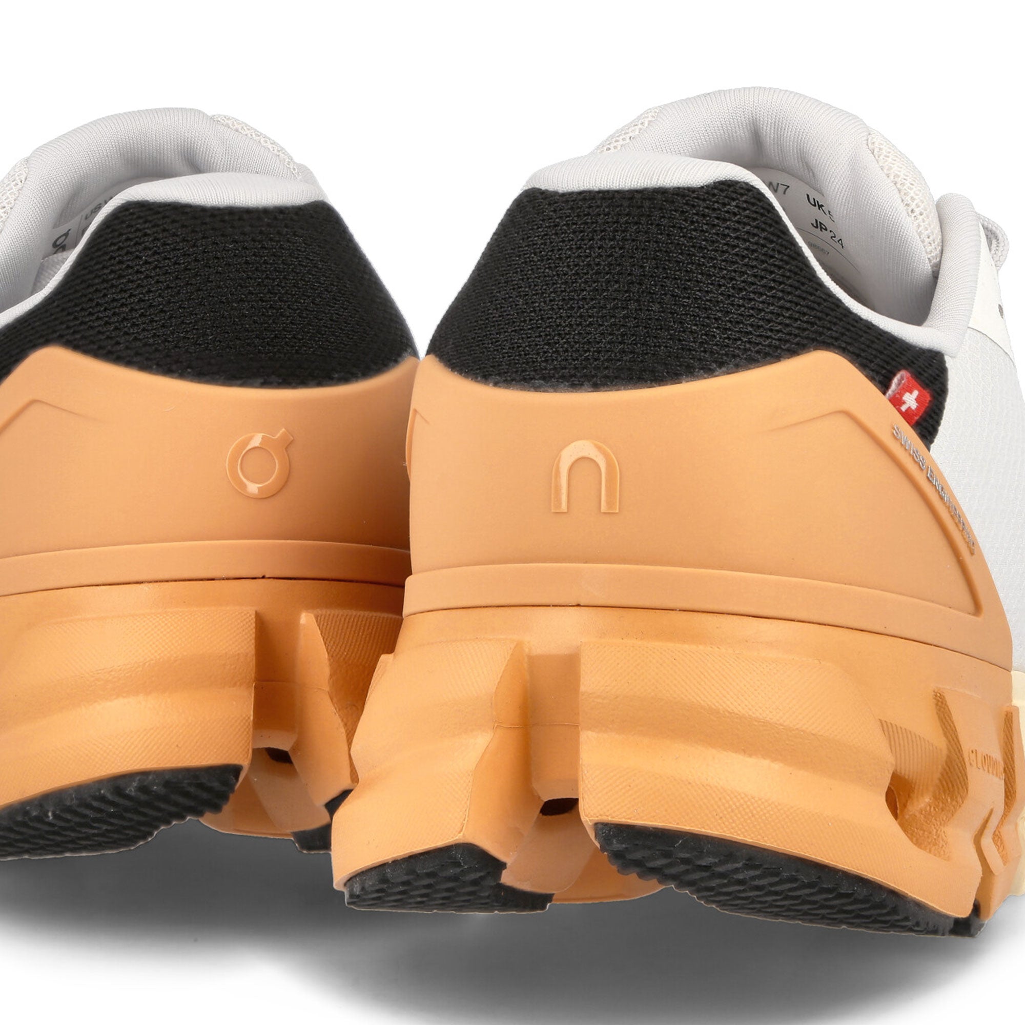 On Cloudflyer 4 White / Copper Low Top Sneakers 71.98667 Detailfoto | Overkill