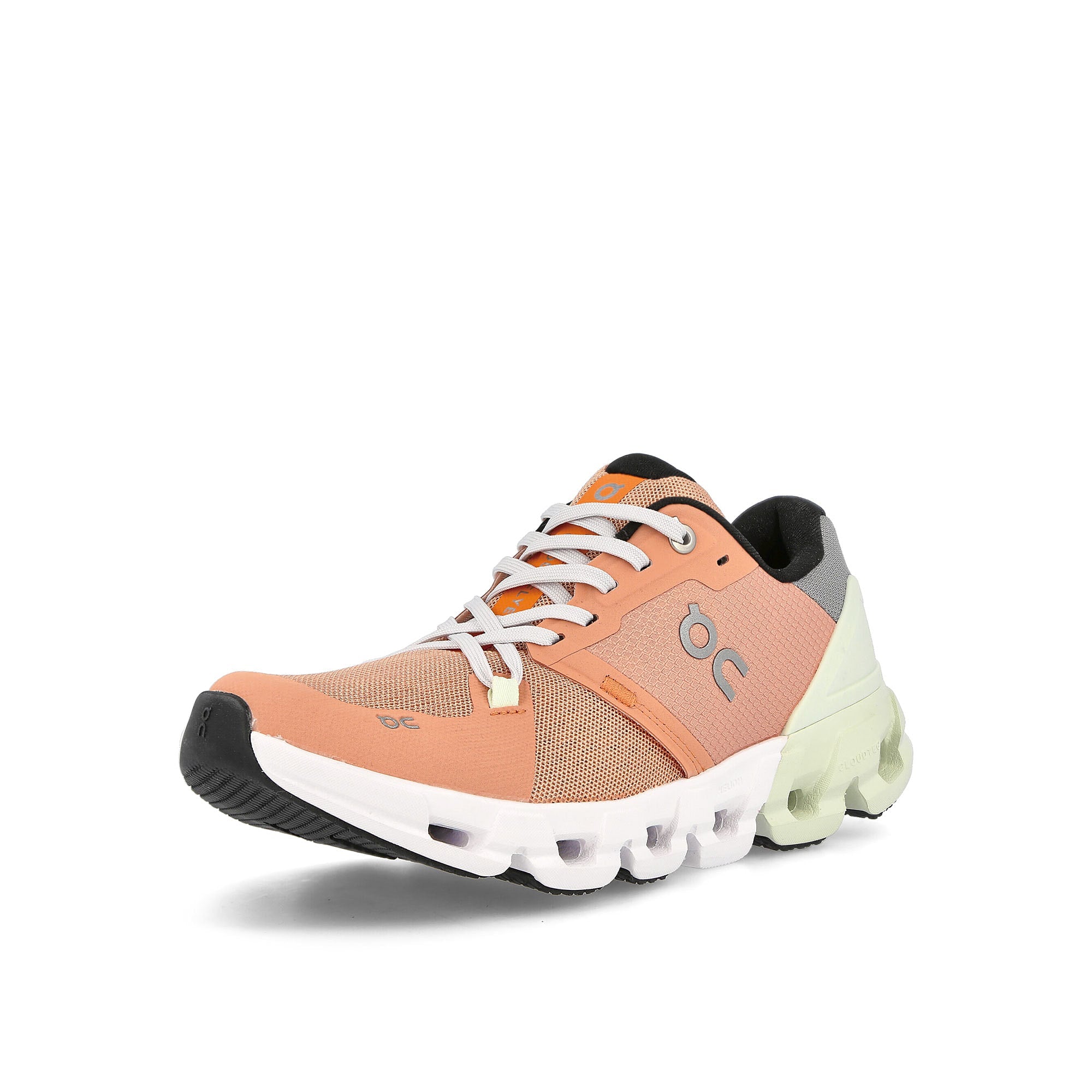 On wmns cloudflyer 4 Peach / Aloe Sneakers Close Up | Overkill