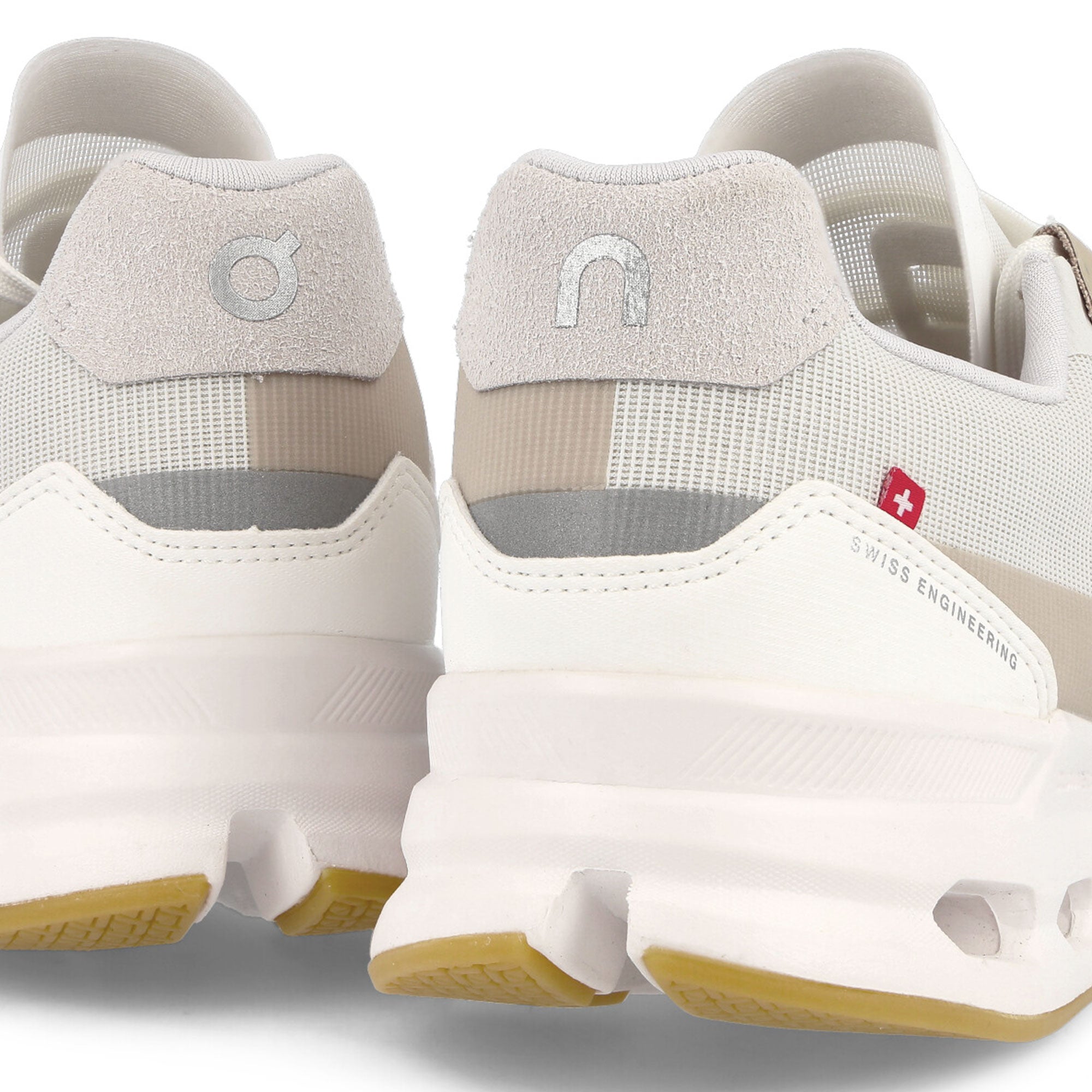 On W Cloudrift Undyed White / Sand Sneakers Detailfoto | Overkill