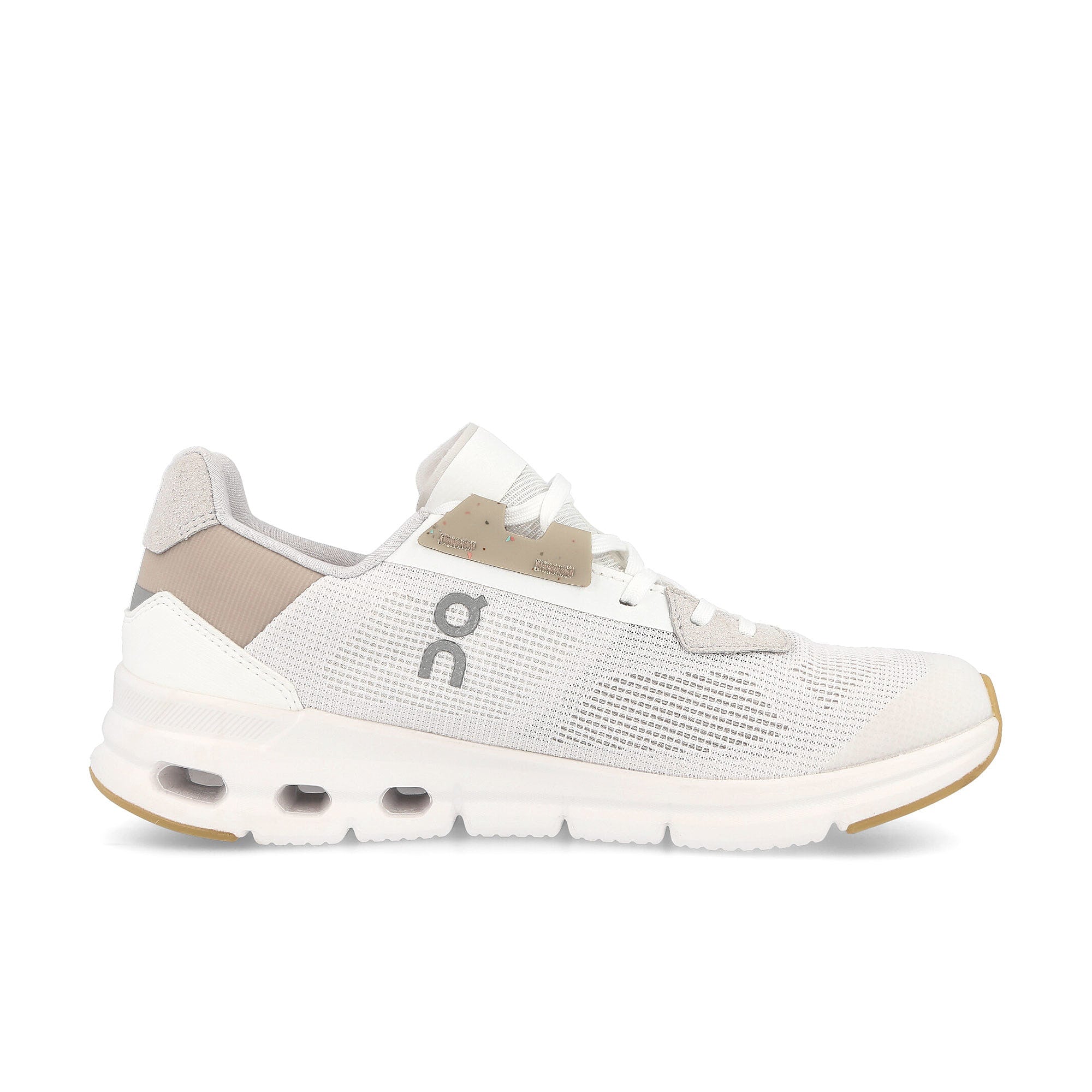 On wmns cloudrift White / Sand Sneakers Silhouette | Overkill