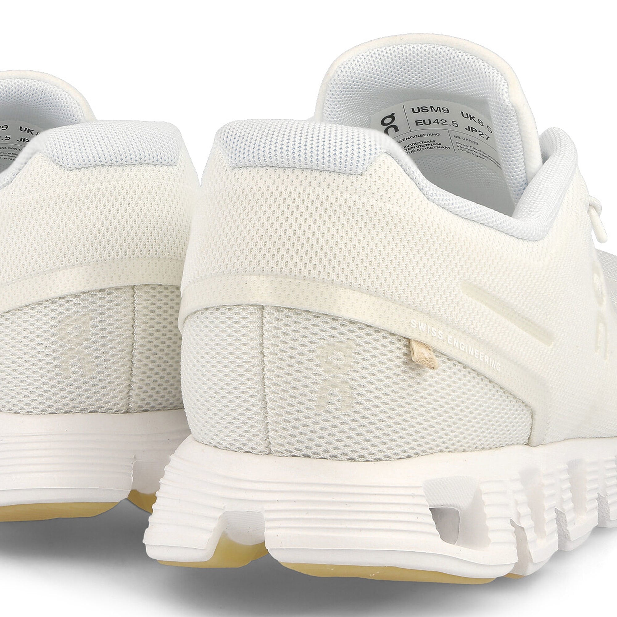 On cloud 5 undyed White Low Top Sneakers Detailfoto | Overkill