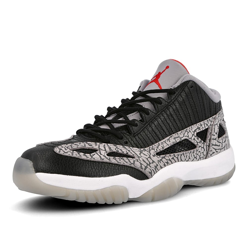 Jordan Air Jordan 11 Retro Low IE Black / Fire Red - Cement Crey - White Detailfoto | Overkill