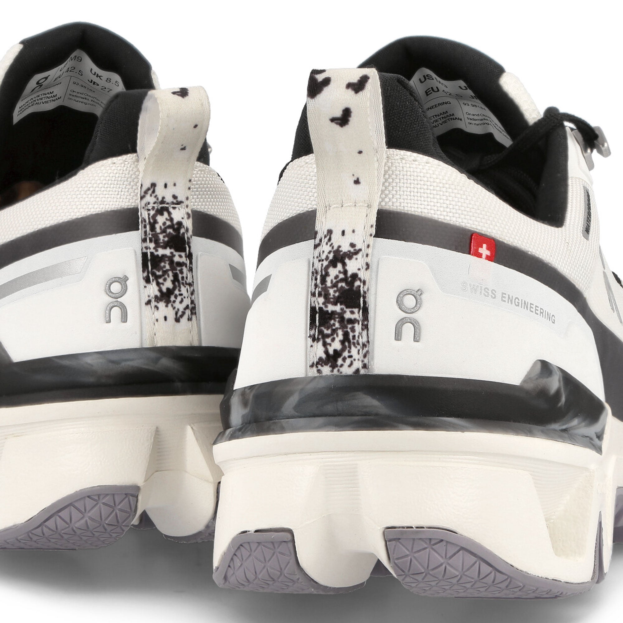 On Cloudwander Waterproof Ivory-Black Sneakers Detailfoto | Overkill