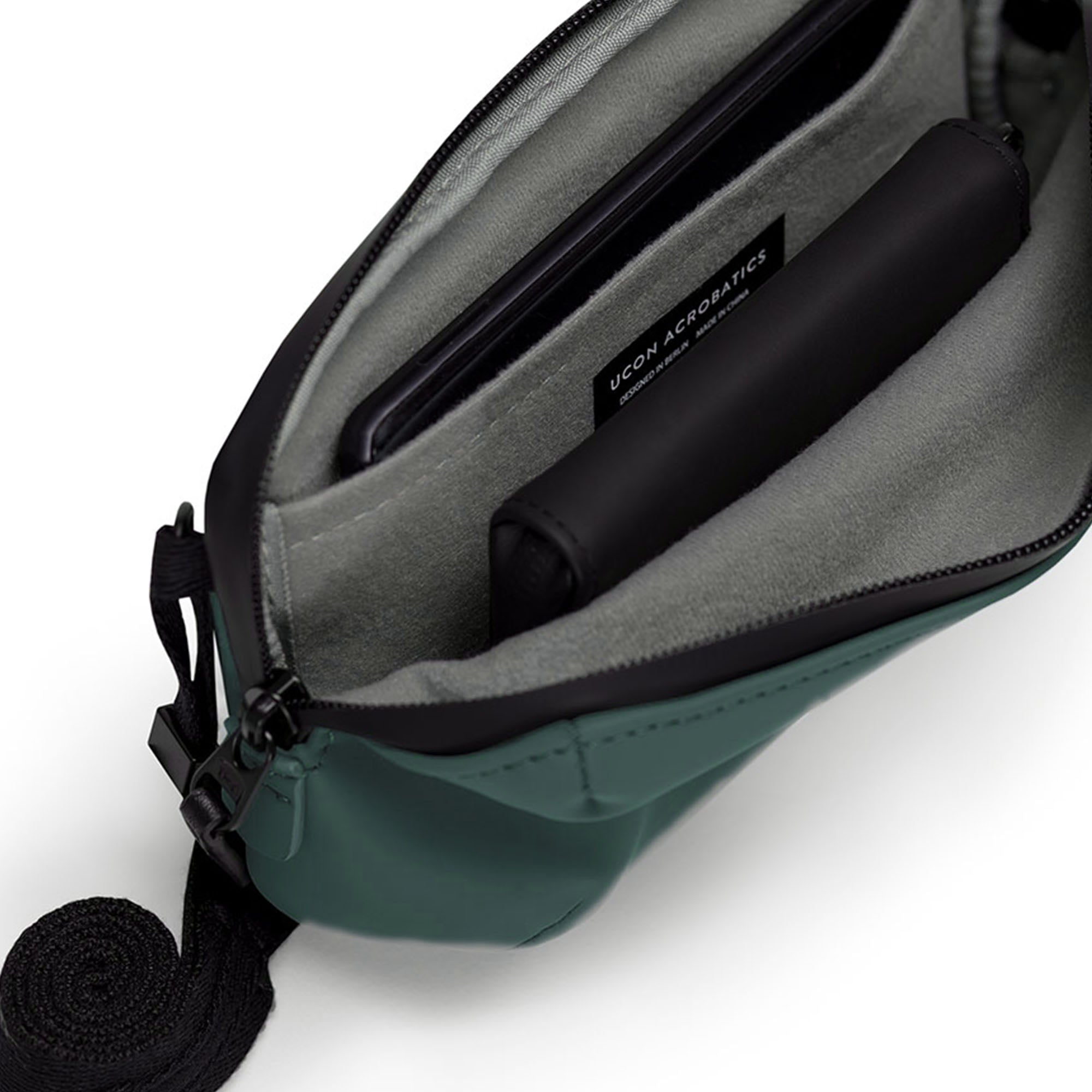 Ucon Acrobatics Ando Large Bag Pine Green Shoulder & Cross Body Bags Detailfoto | Overkill