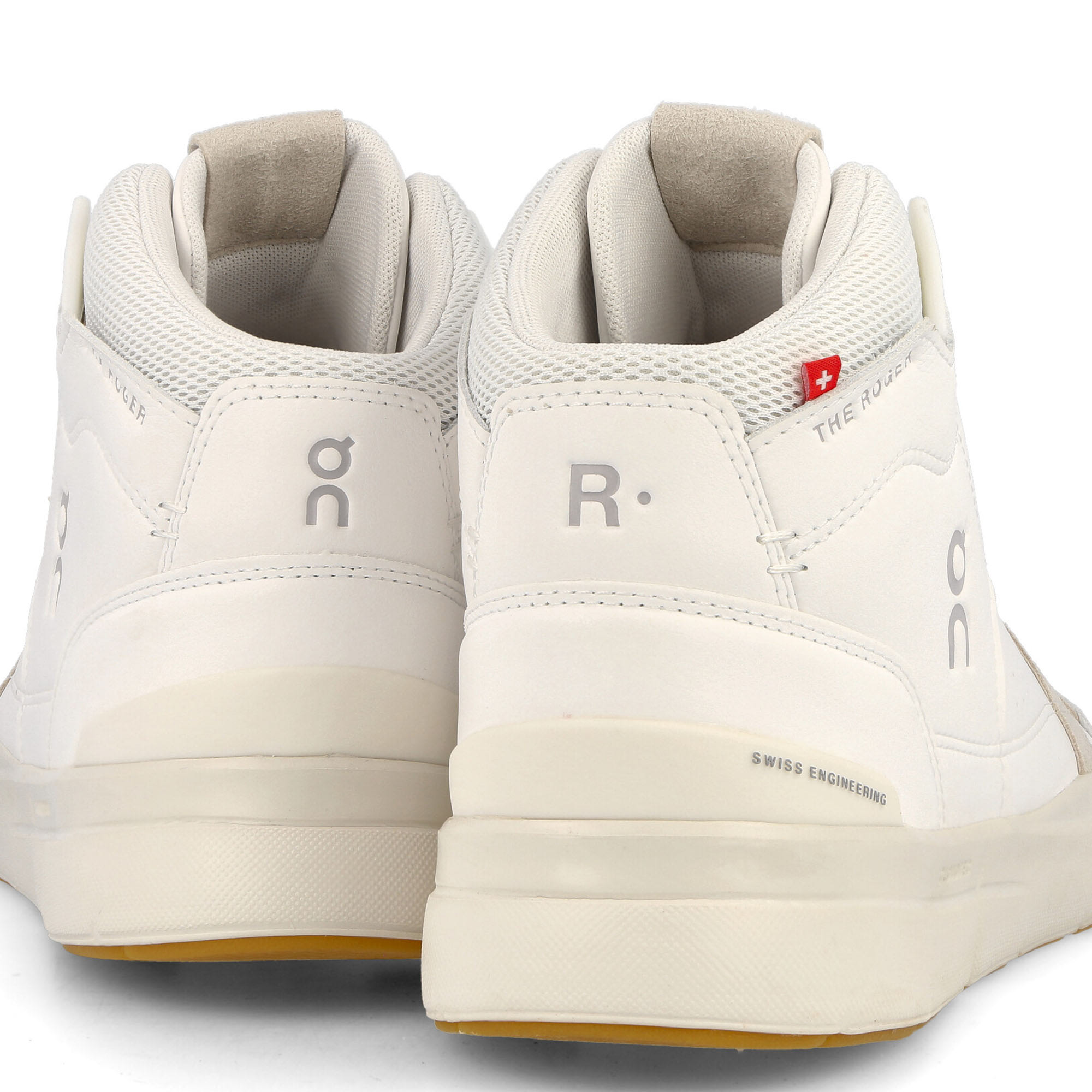 On The Roger Clubhouse Mid White / Sand Mid Top Sneakers Detailfoto | Overkill