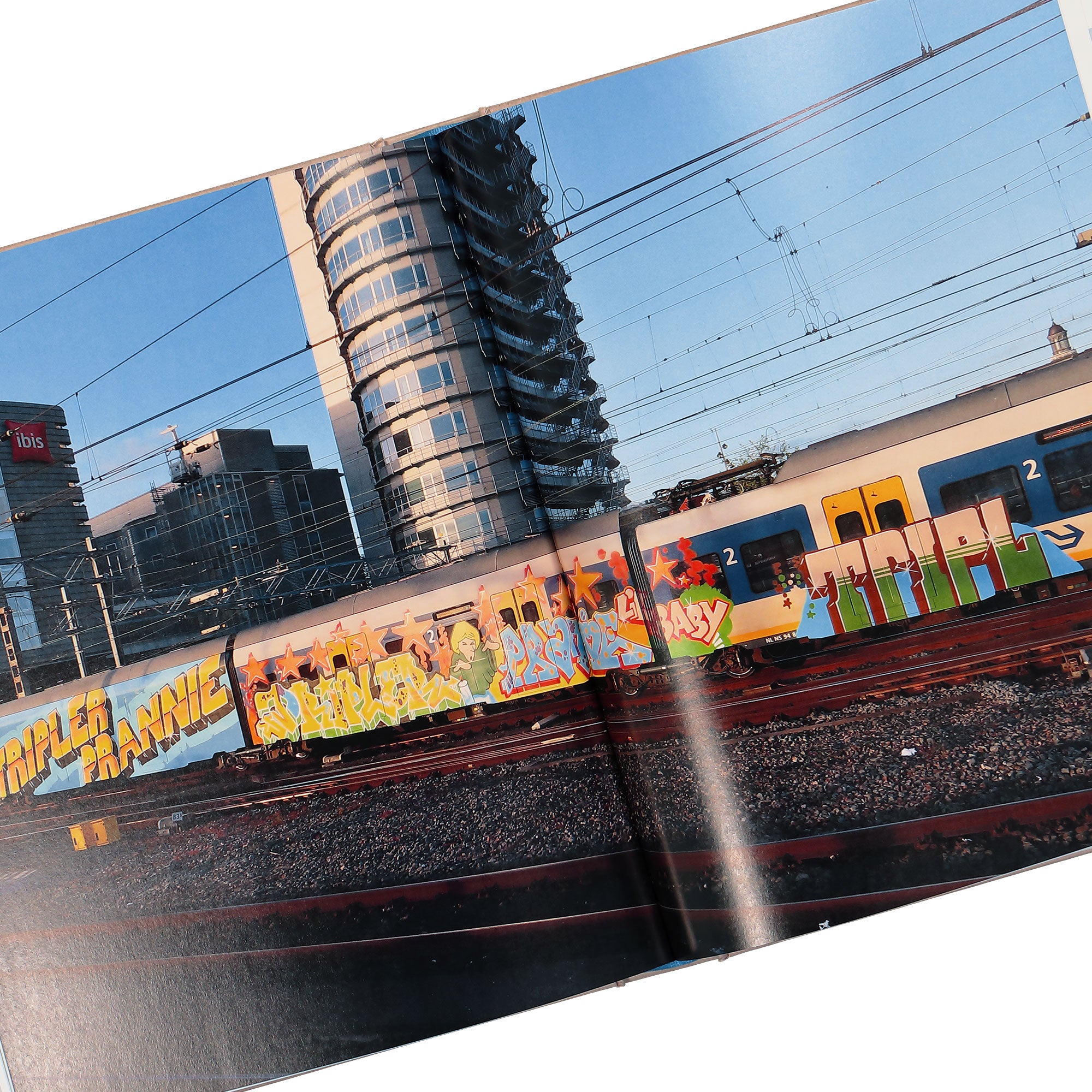 Phaidon The Wide World of Graffiti multicolour Books Detail view 2 | Overkill