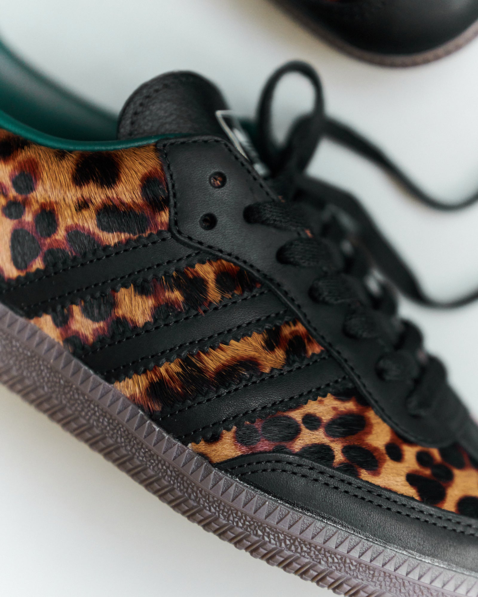 adidas Samba OG W Core Black / Collegiate Green / Cream White Low Top Sneakers Close Up | Overkill