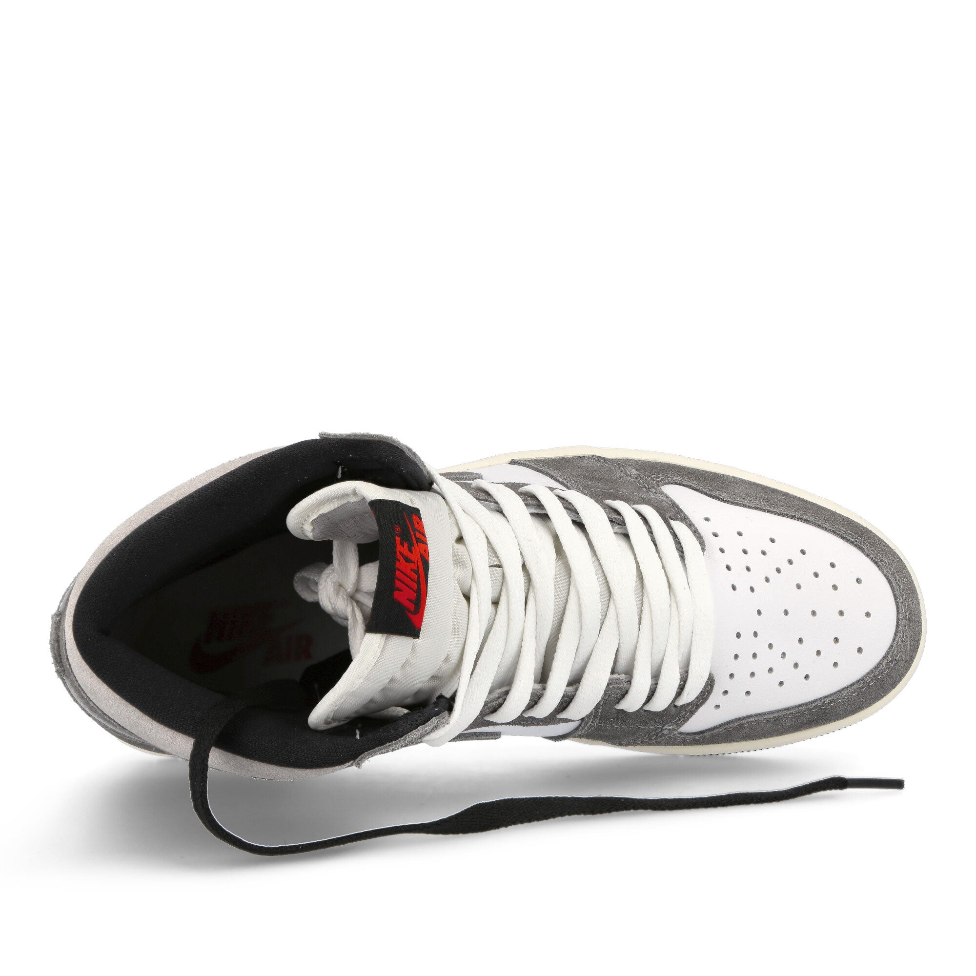 Jordan Air Jordan 1 Retro High OG Black / Fire Red - White - Light Smoke Grey High Top Sneakers Detailfoto | Overkill