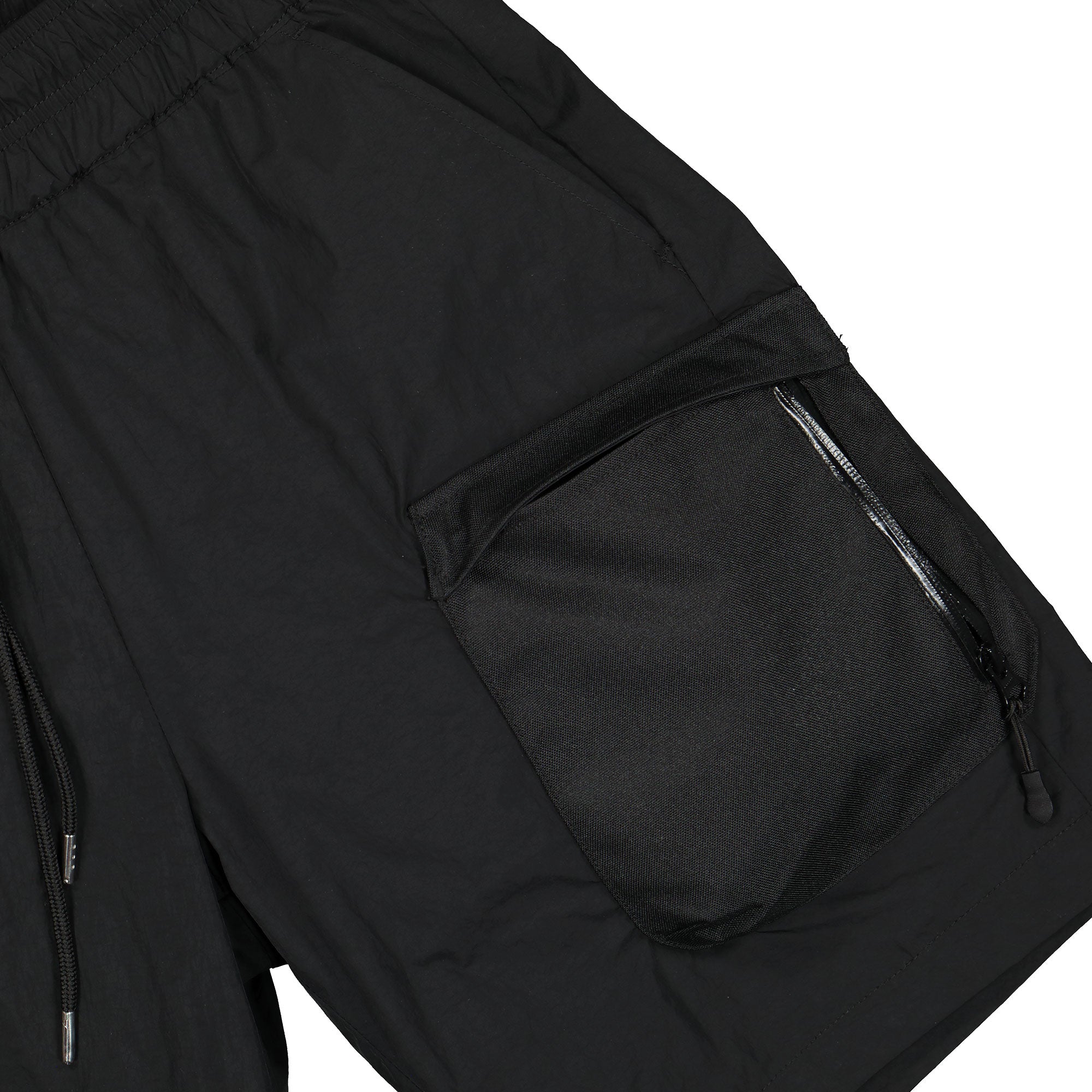 John Elliott high shrunk nylon cargo shorts Black Shorts Detailfoto | Overkill