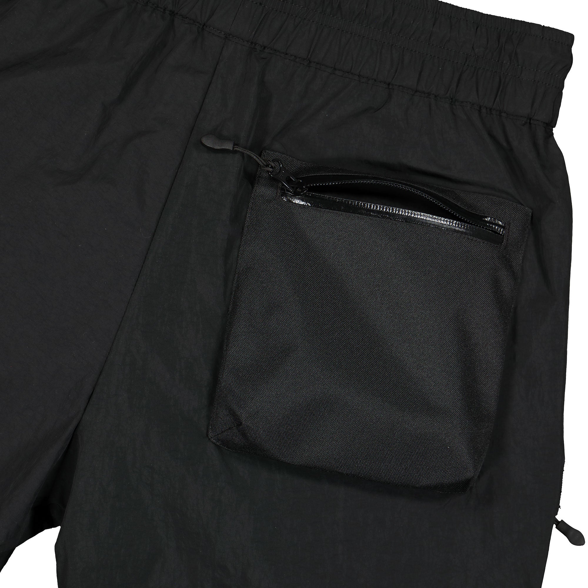 John Elliott high shrunk nylon cargo shorts Black Shorts Detail view 1 | Overkill