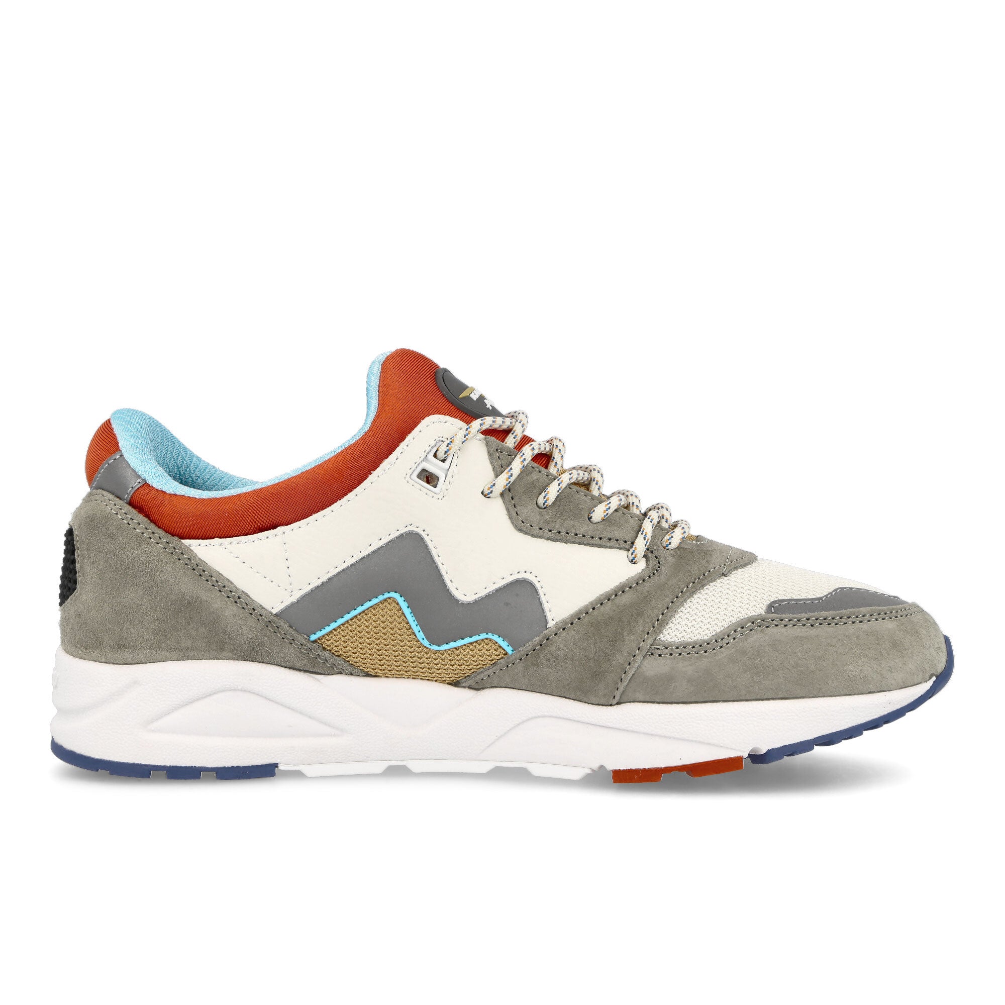 Karhu Aria 95 Abbey Stone-Silver Low Top Sneakers Silhouette | Overkill