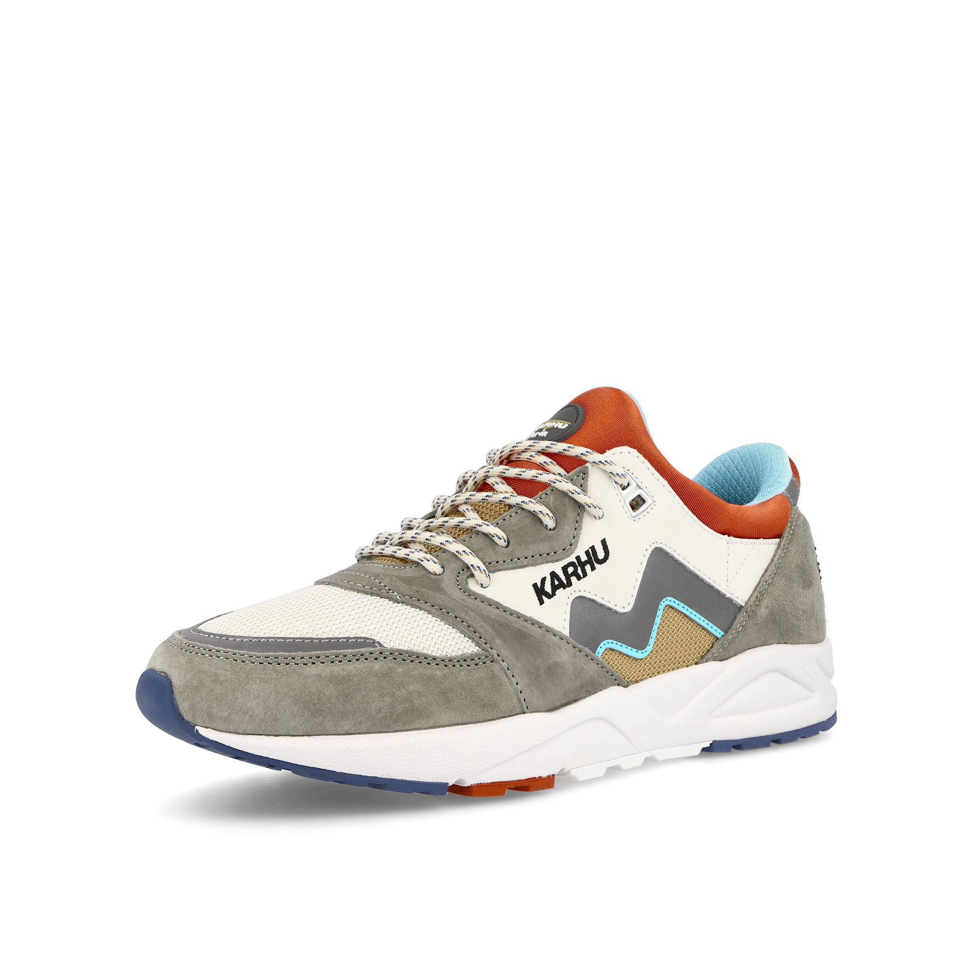 Karhu Aria 95 Abbey Stone-Silver Low Top Sneakers Close Up | Overkill